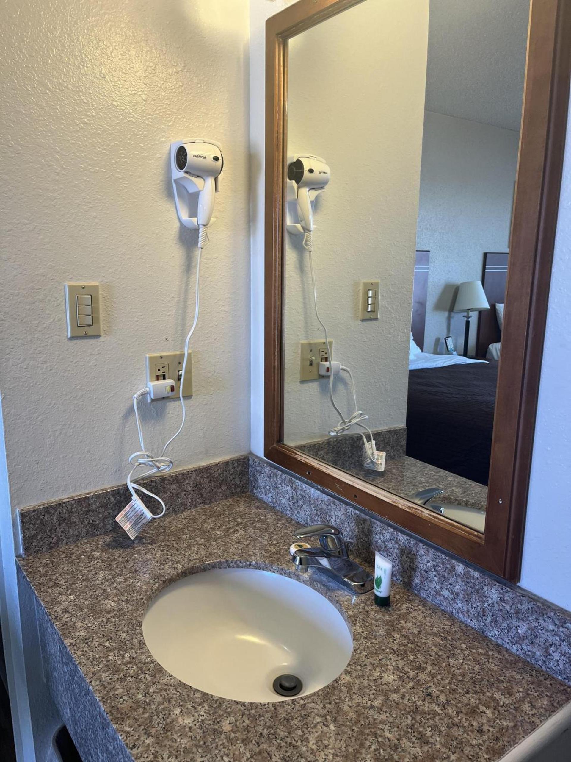 Valley Motel photo 9