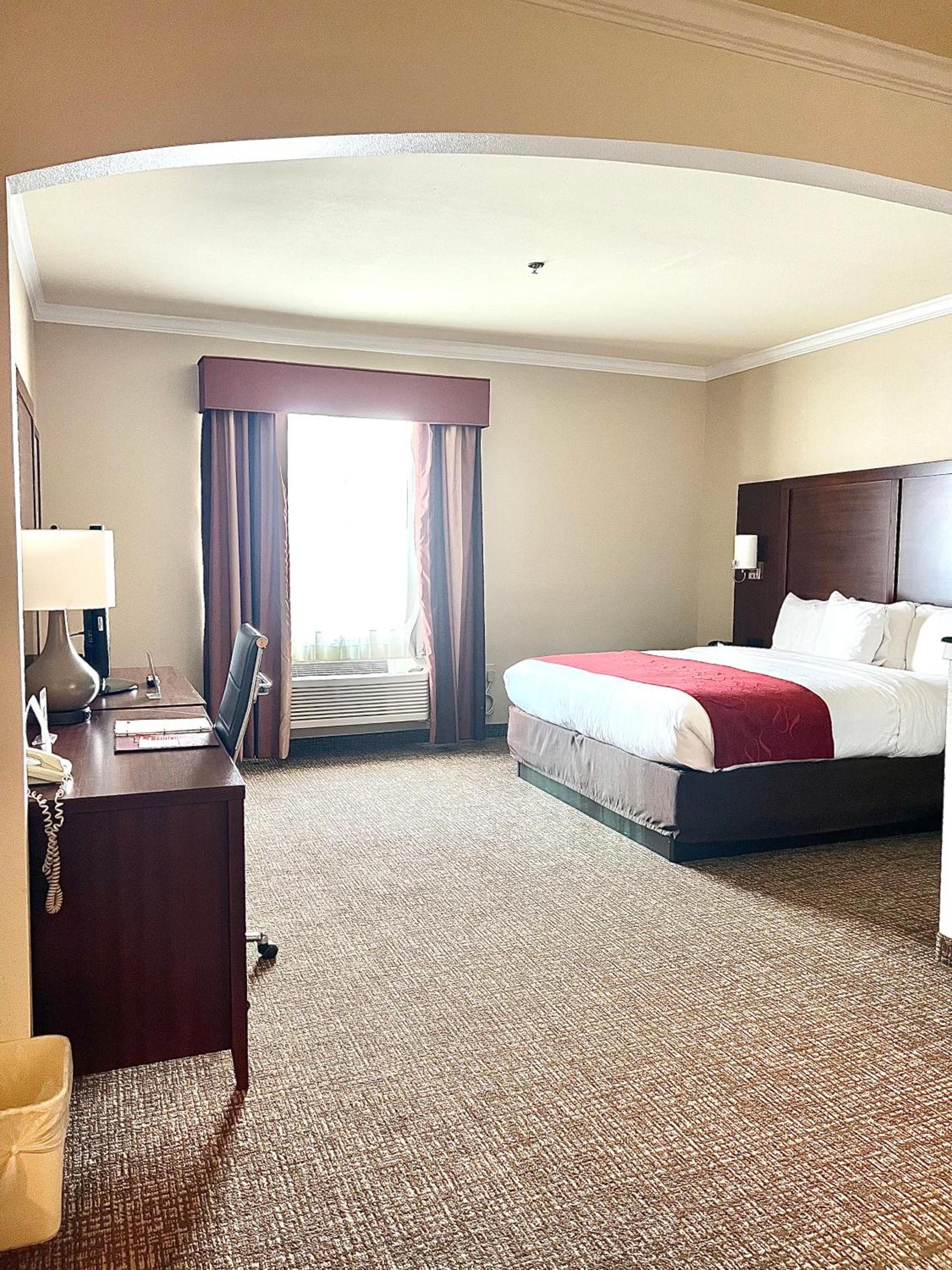 Comfort Suites Texas Ave photo 26