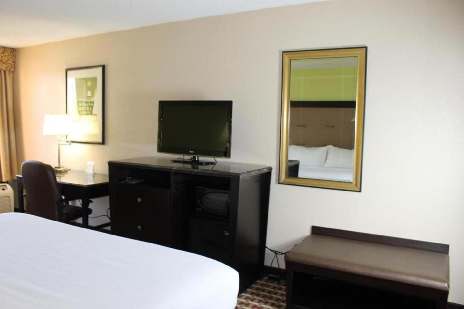 Comfort Inn & Suites photo 15
