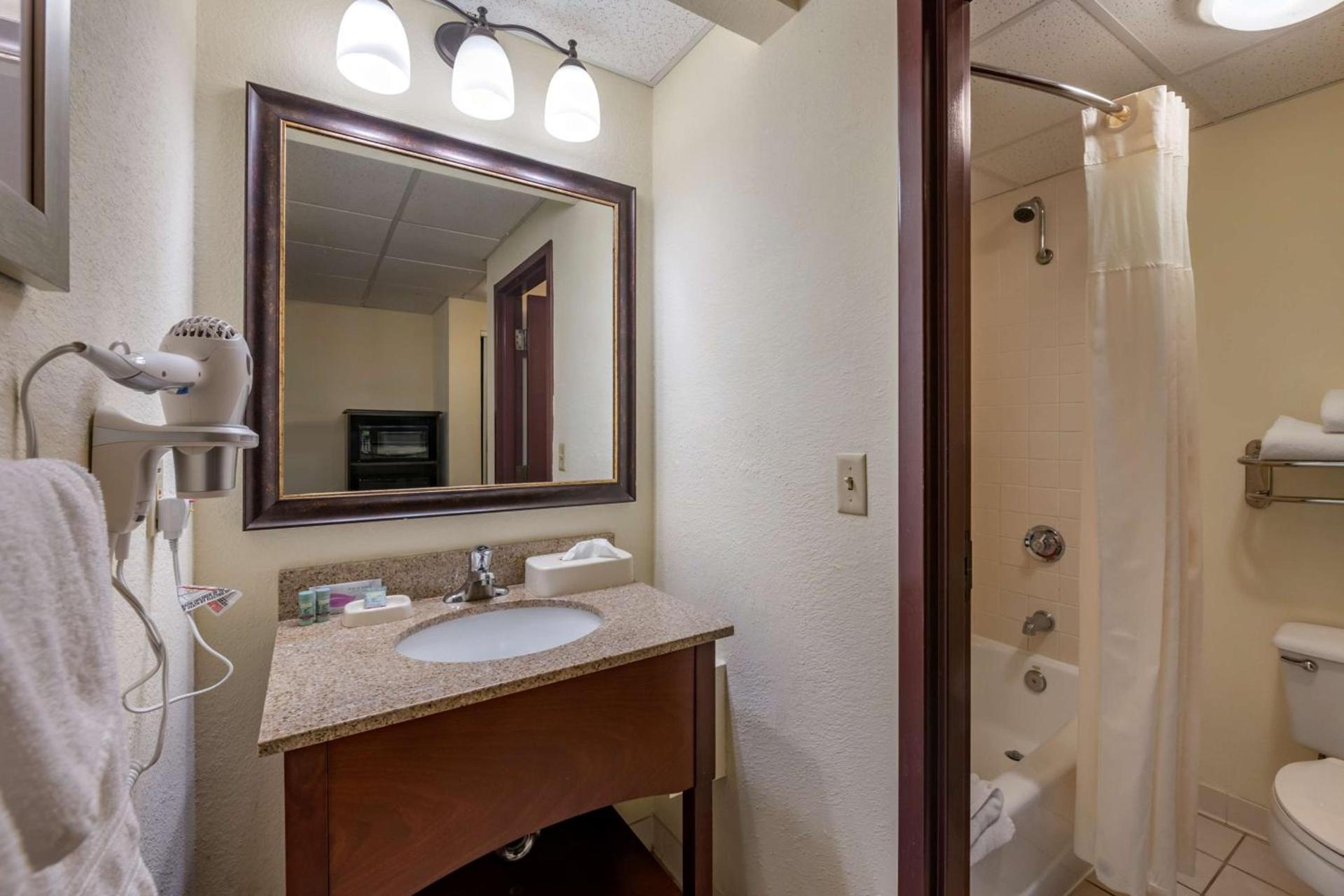 Best Western Gateway Grand photo 13