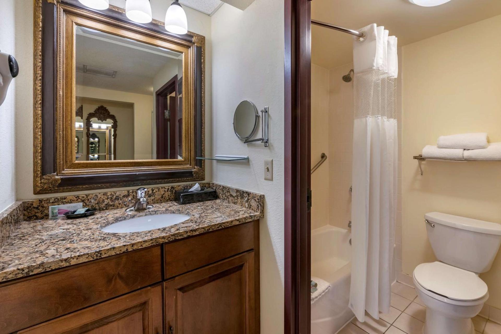 Best Western Gateway Grand photo 32