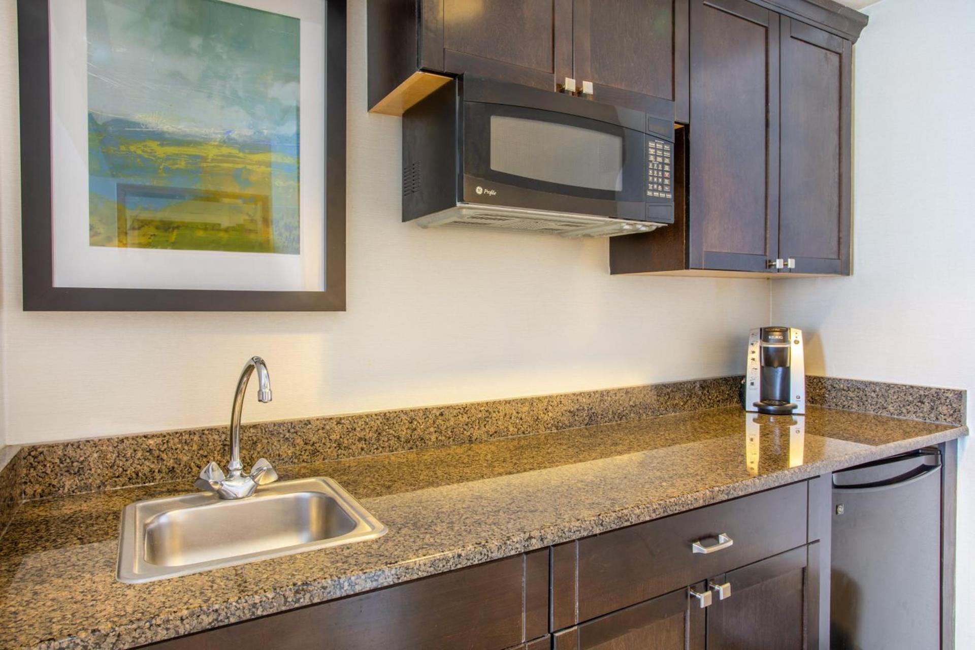 Holiday Inn & Suites Parsippany Fairfield by IHG photo 40