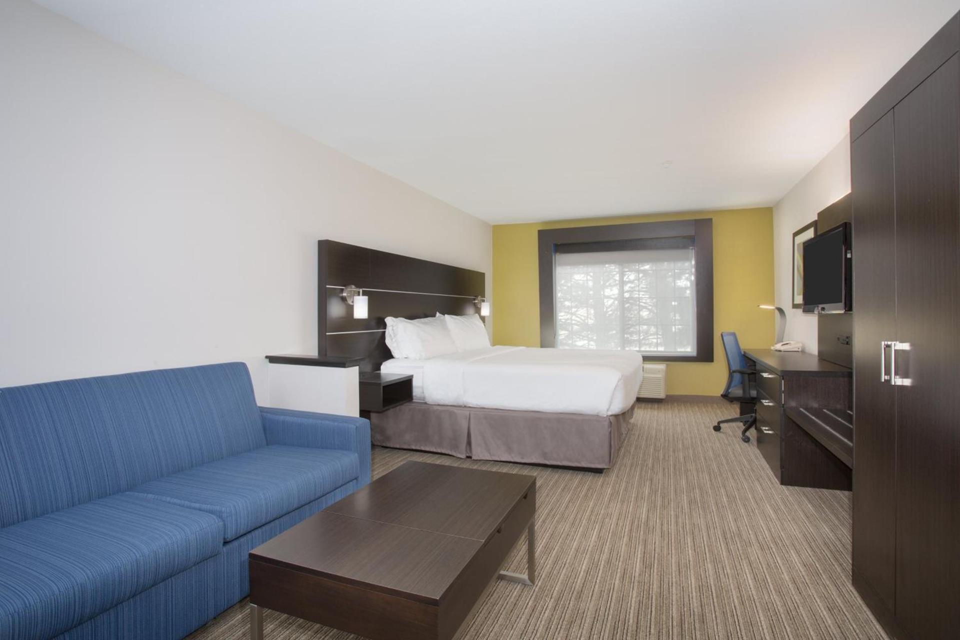 Holiday Inn Express & Suites Ft Collins by IHG photo 35