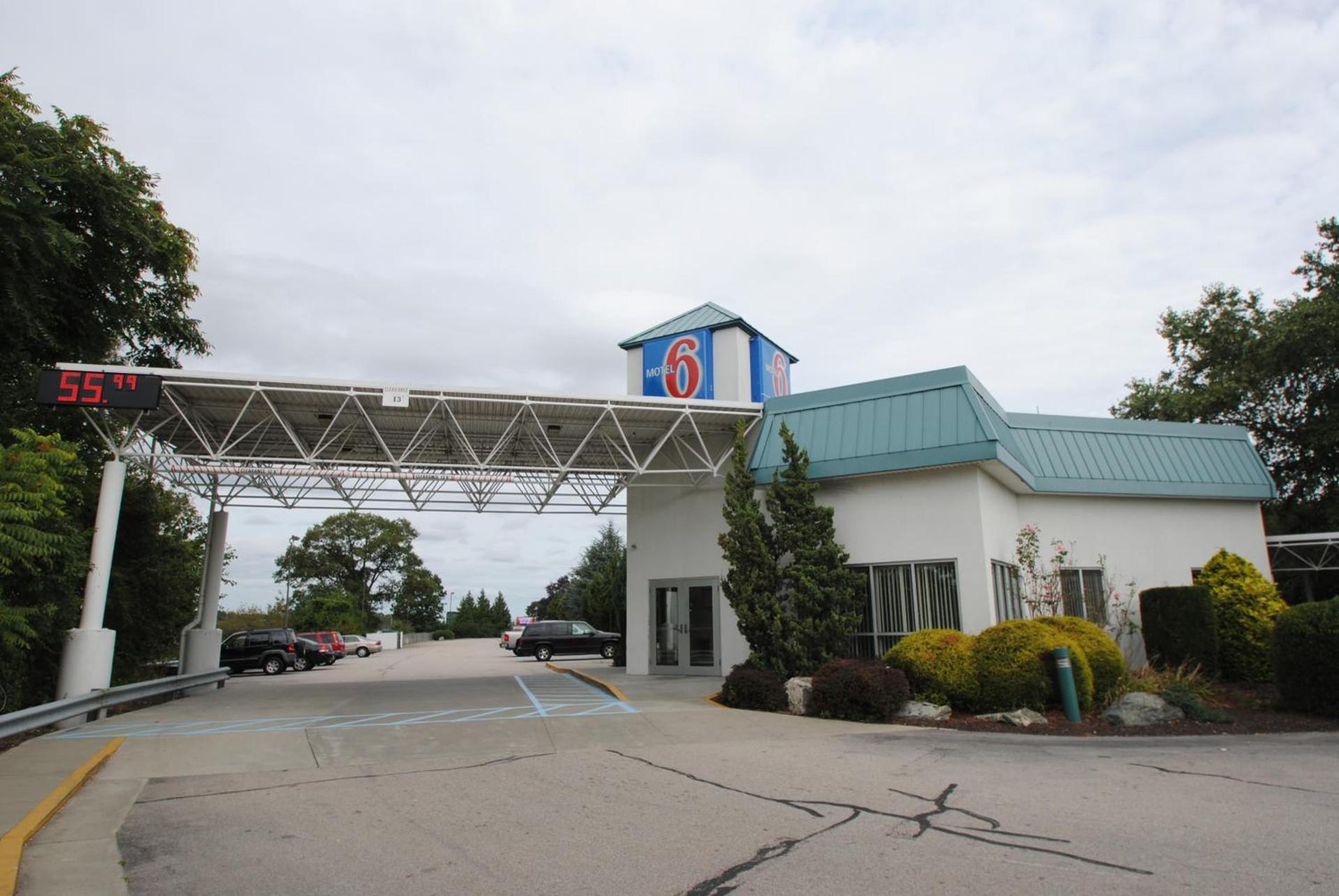 Motel 6-Warwick, RI - Providence Airport - I-95 photo 2