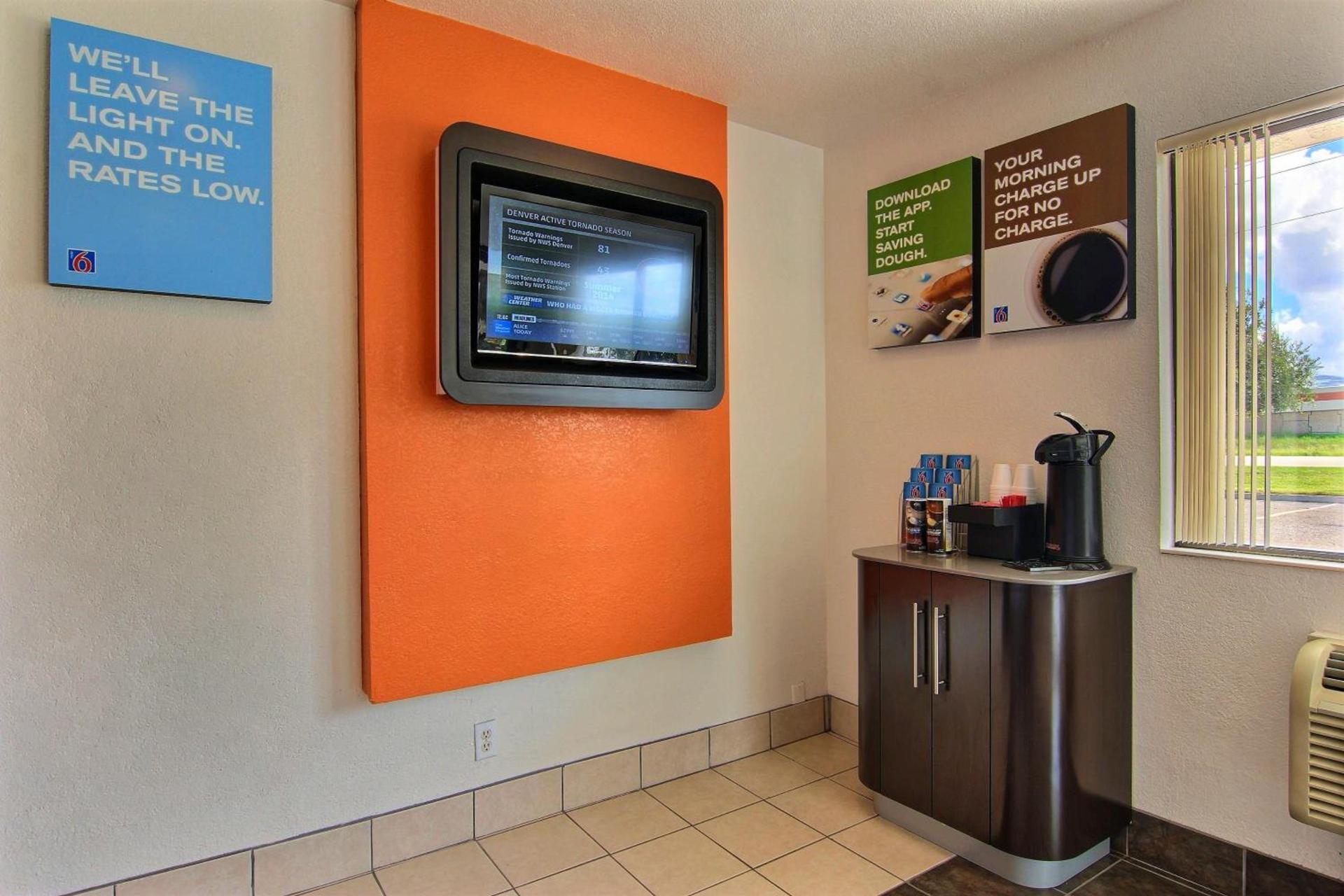 Motel 6-Kingsville, TX photo 7