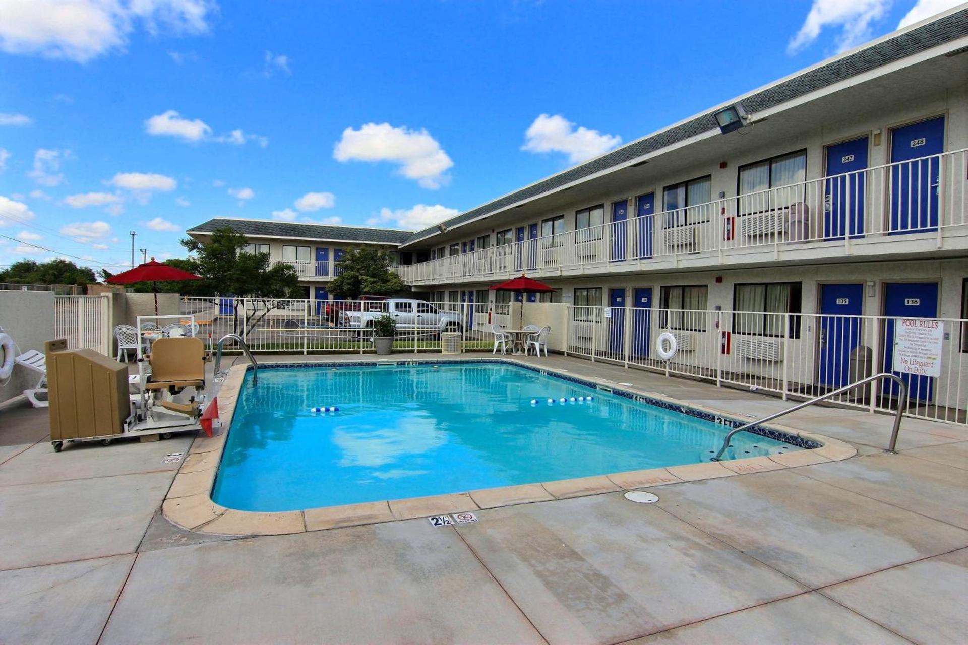 Motel 6-Kingsville, TX photo 14