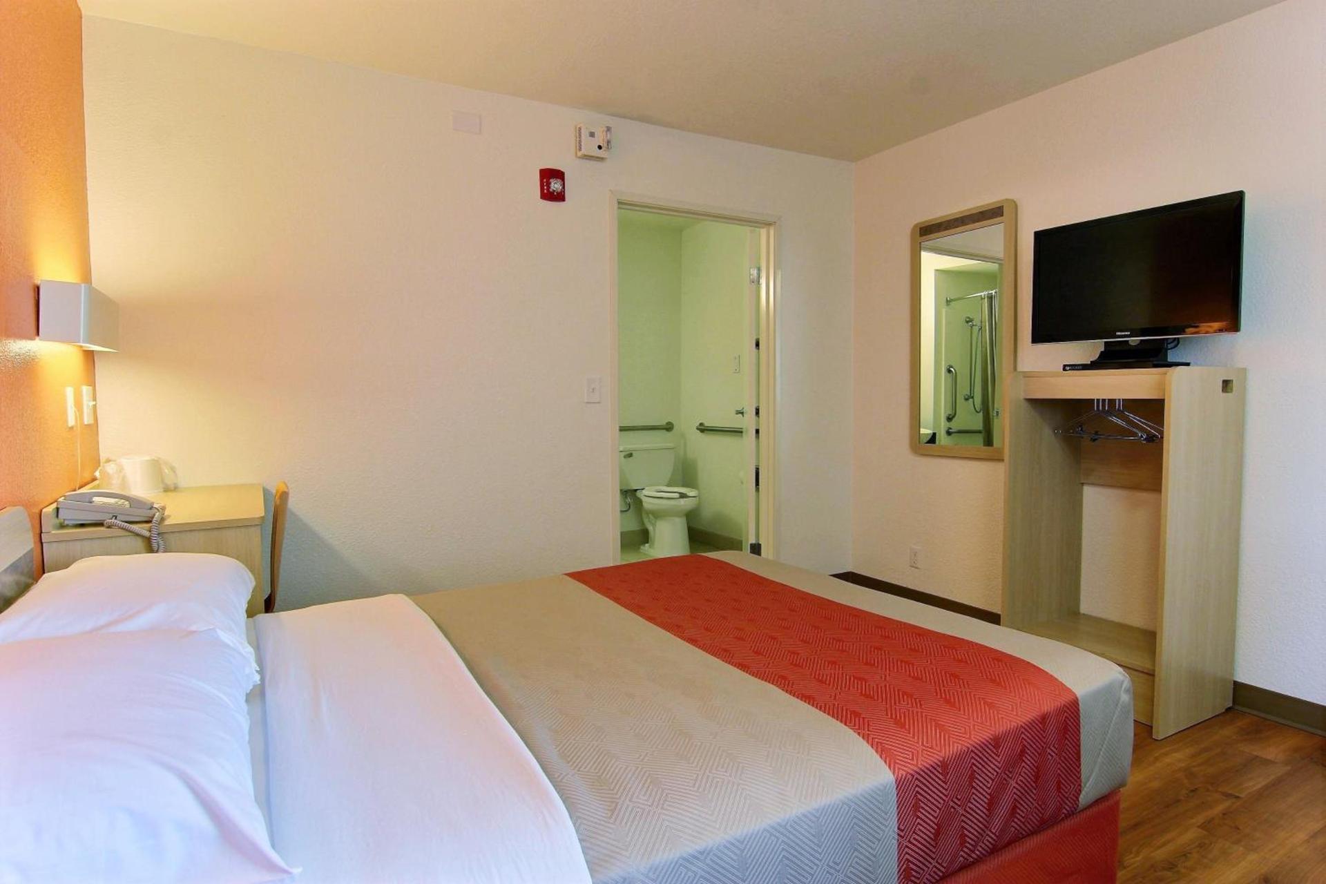 Motel 6-Kingsville, TX photo 16