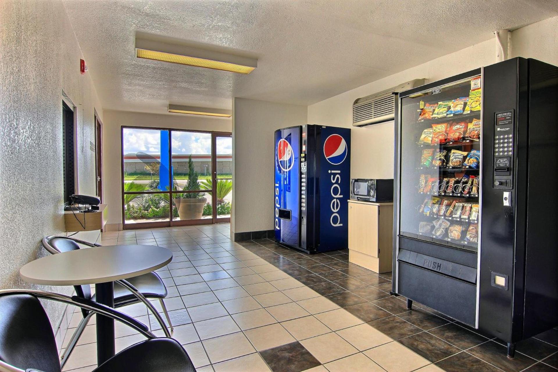 Motel 6-Kingsville, TX photo 19