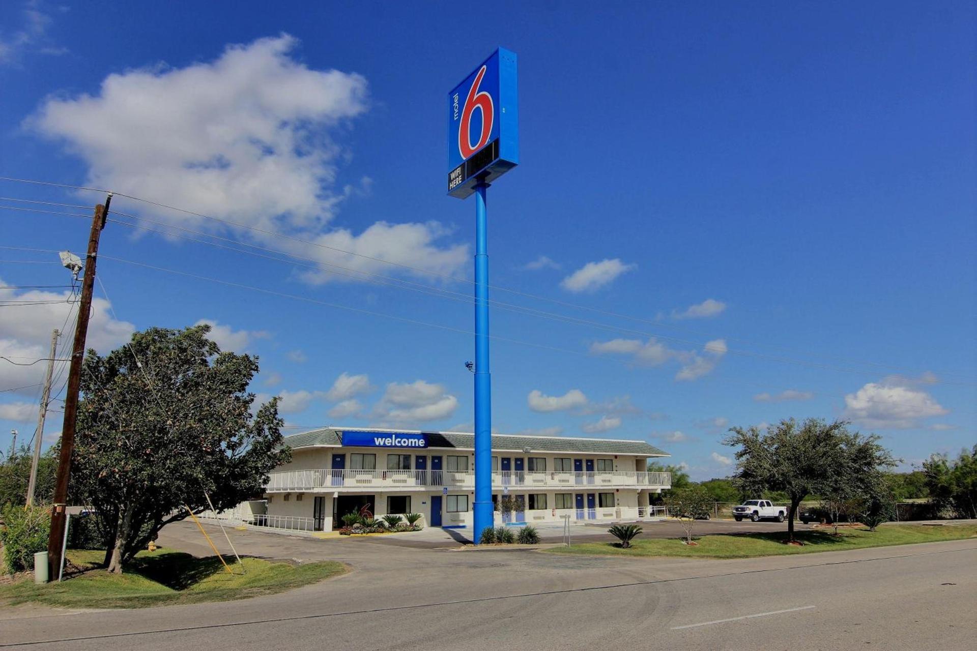 Motel 6-Kingsville, TX photo 2