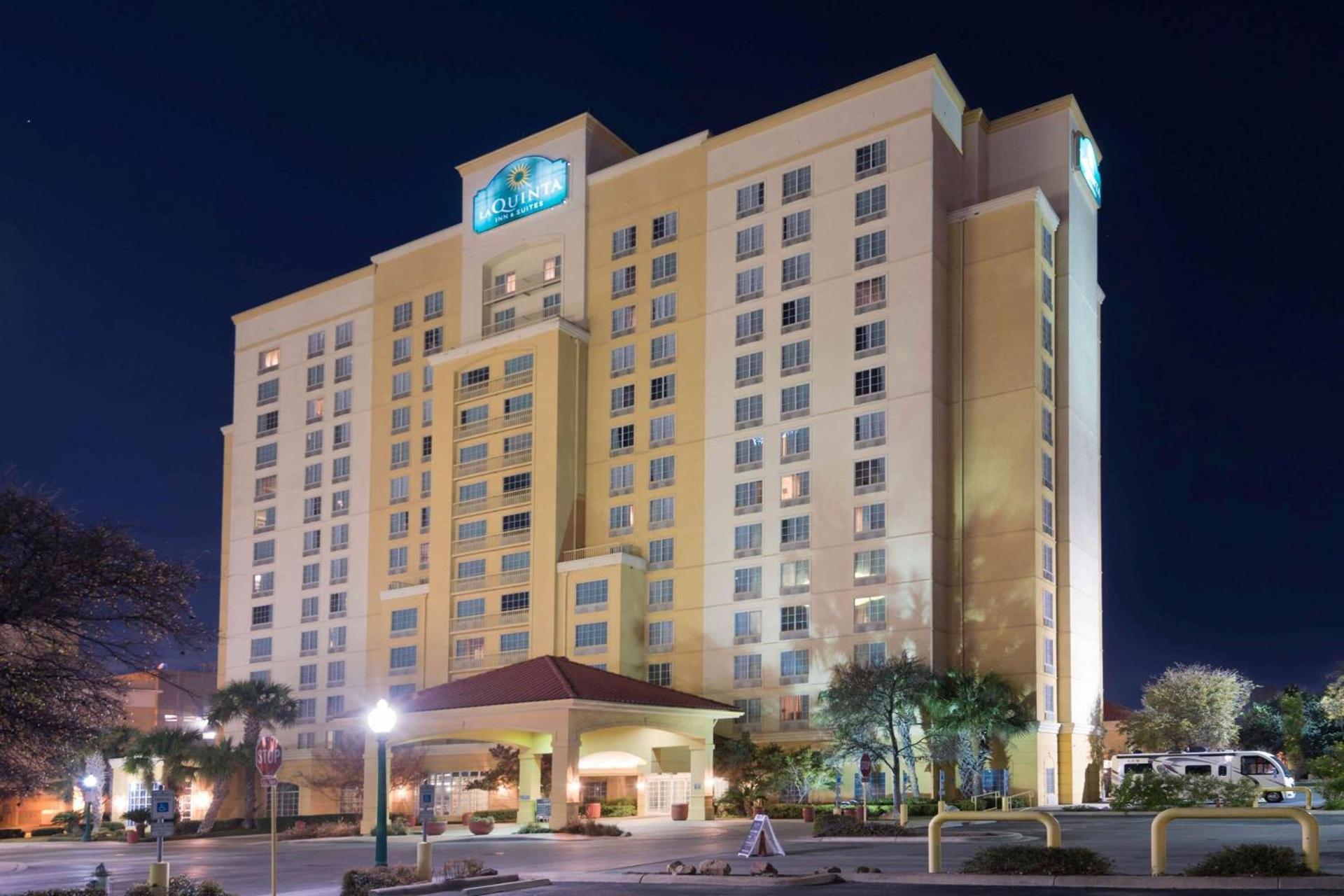 La Quinta Inn & Suites by Wyndham San Antonio Riverwalk photo 44