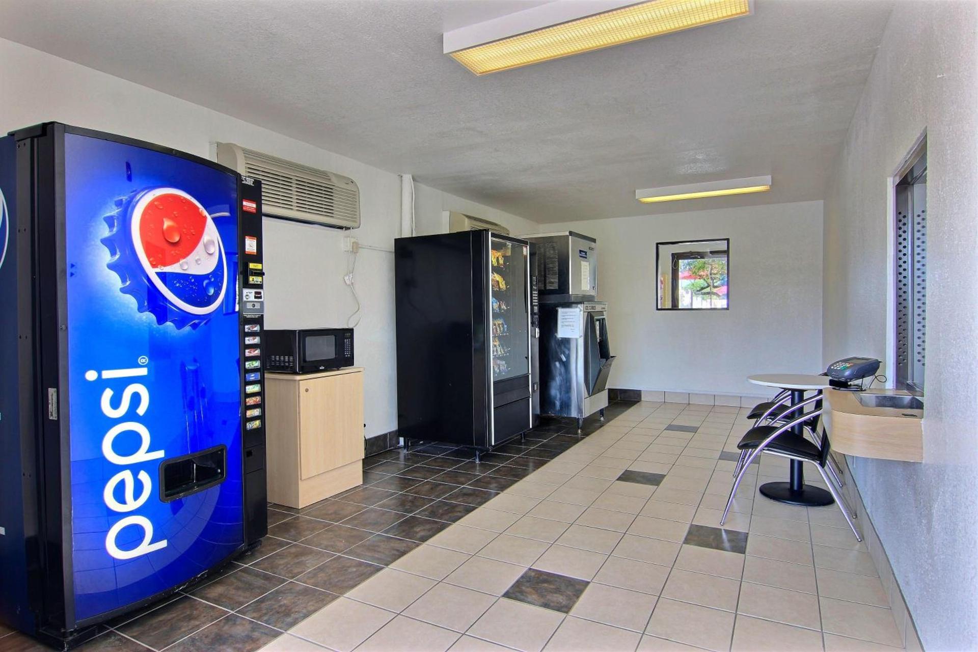 Motel 6-Kingsville, TX photo 32