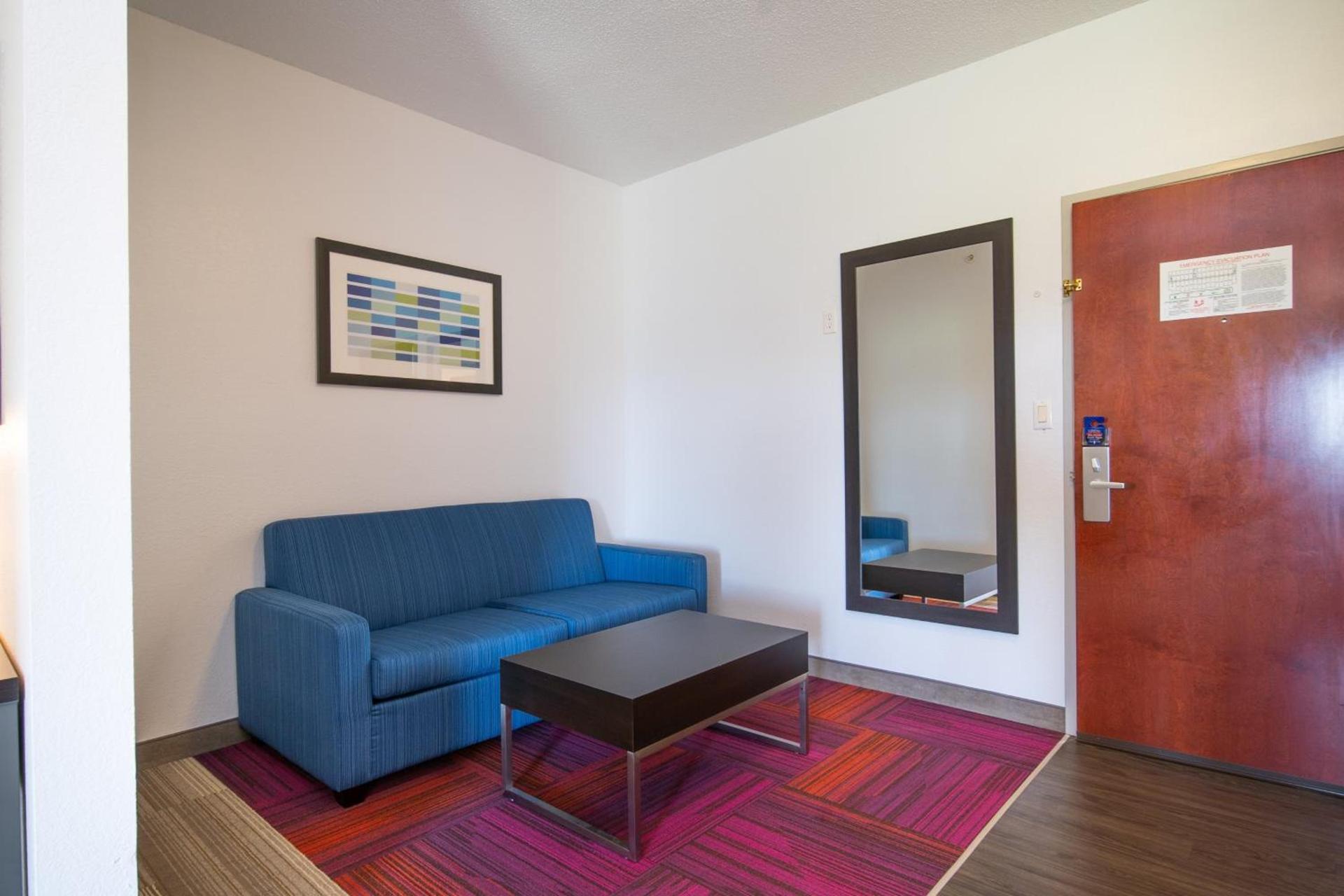 Holiday Inn Express Hotel & Suites Bedford by IHG photo 32