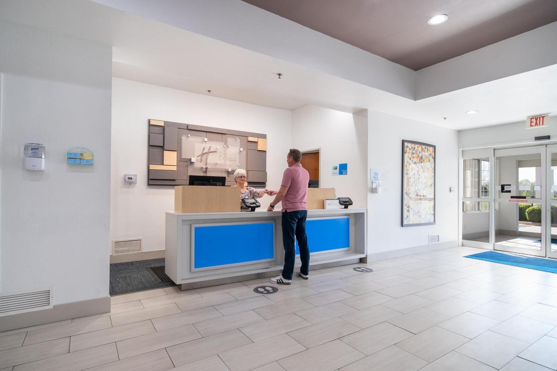 Holiday Inn Express Hotel & Suites Bedford by IHG photo 33