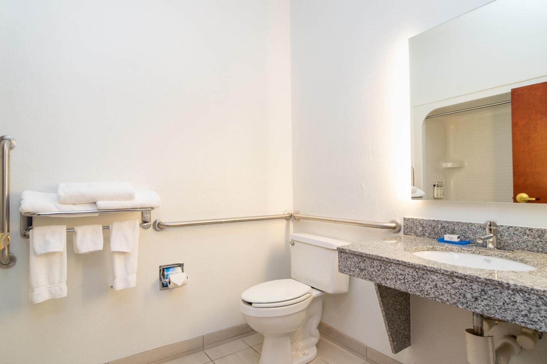 Holiday Inn Express Hotel & Suites Bedford by IHG photo 47