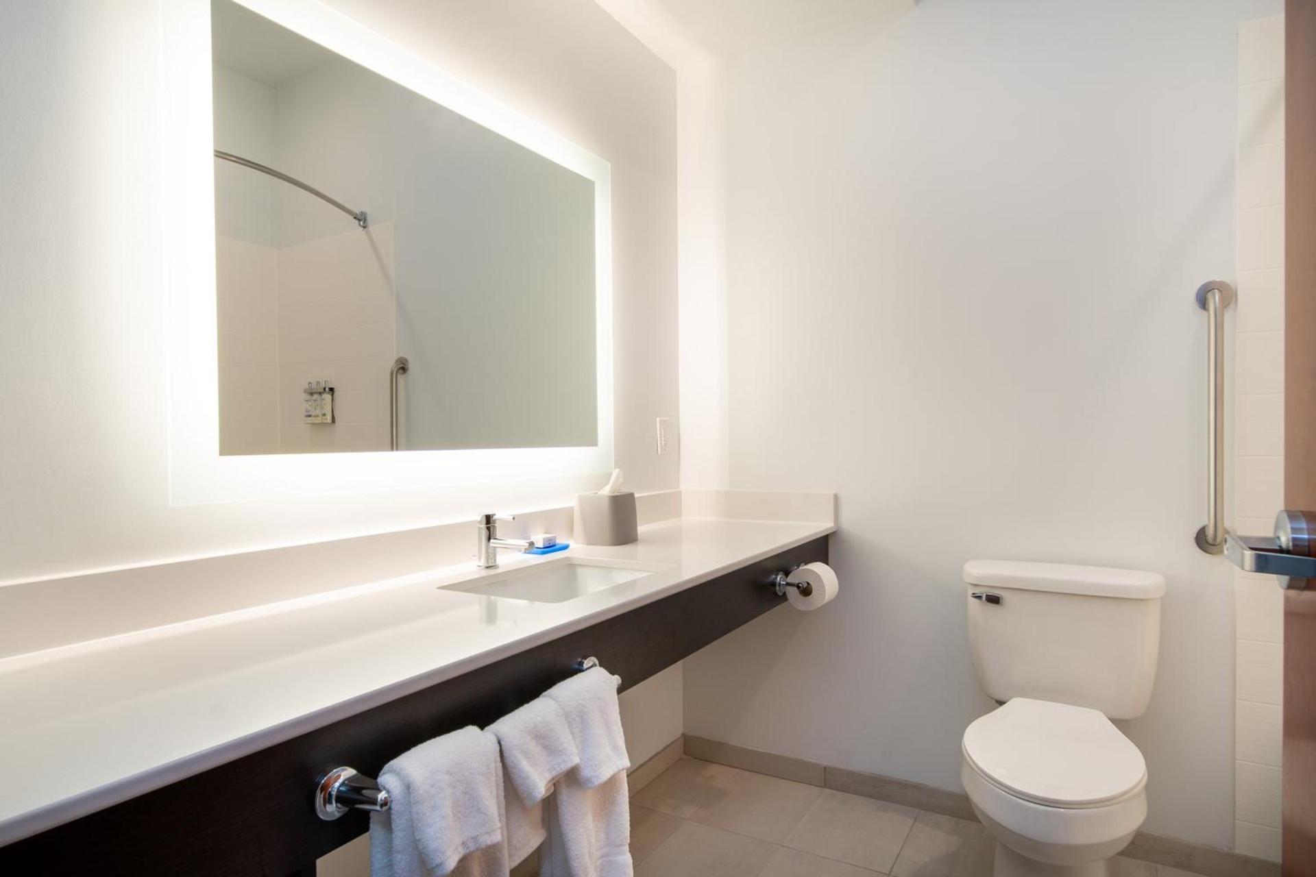 Holiday Inn Express Hotel & Suites Bedford by IHG photo 35
