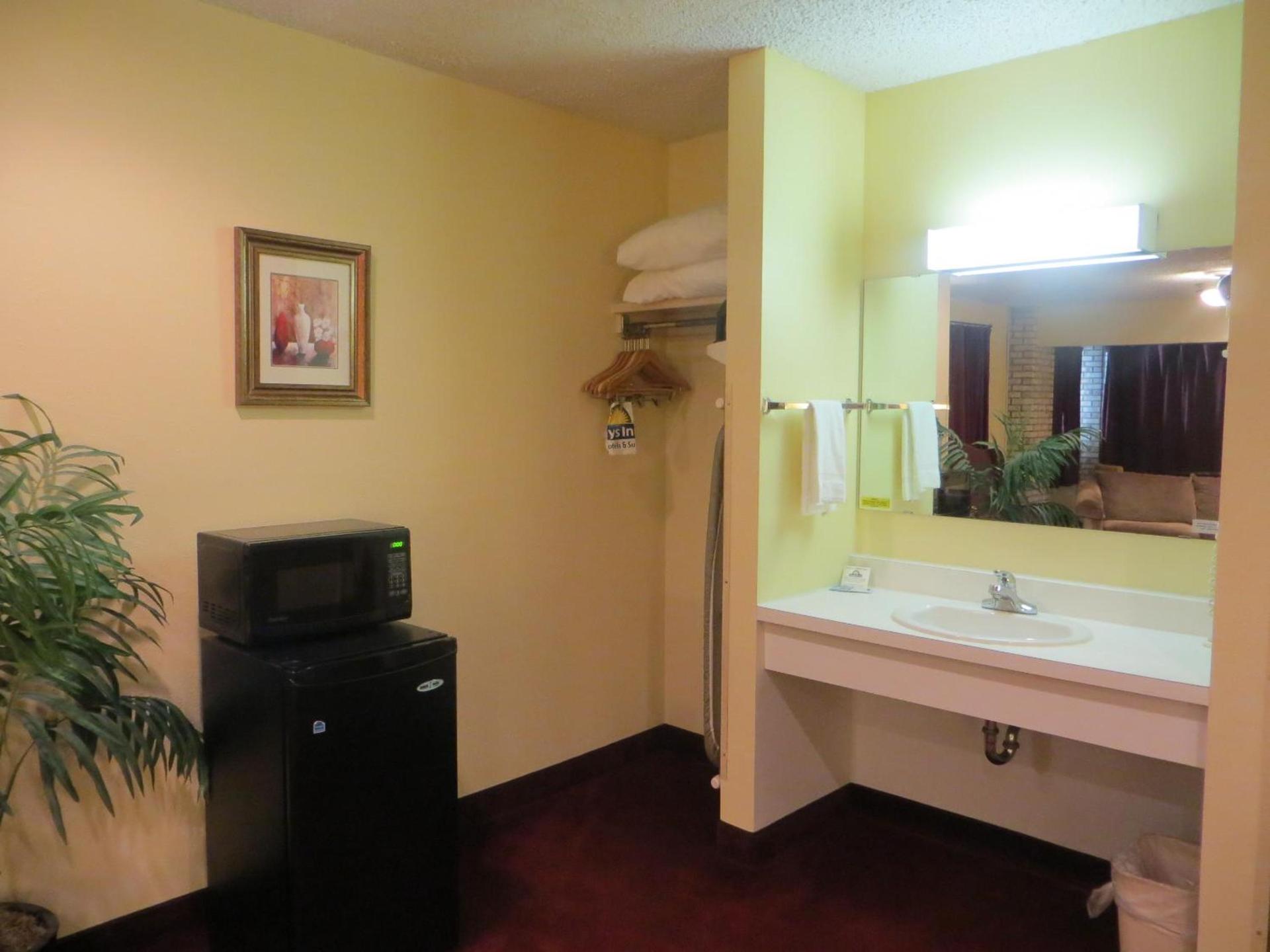 Days Inn by Wyndham Jackson photo 18