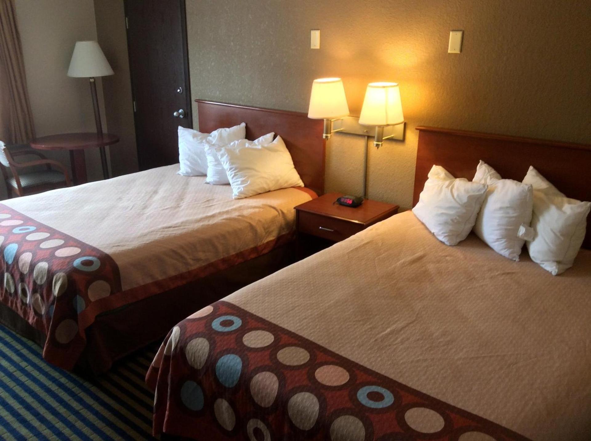 Super 8 by Wyndham Marshalltown photo 25