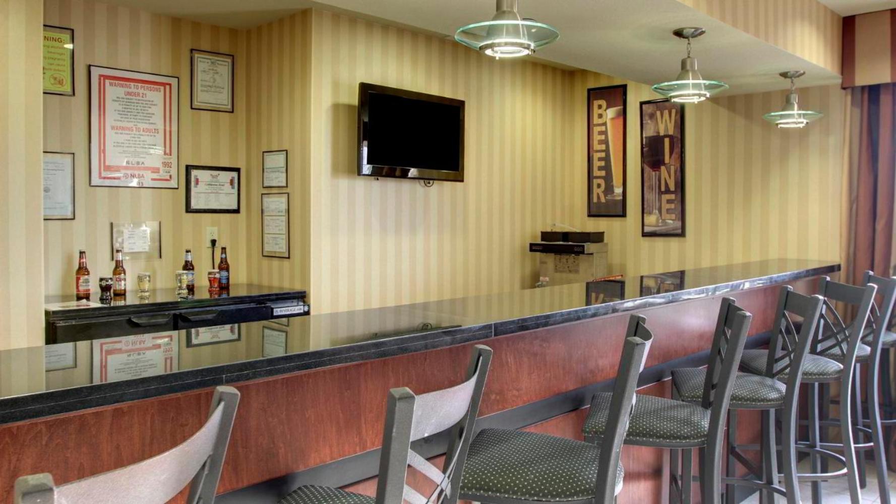 Cobblestone Hotel - Wayne photo 11