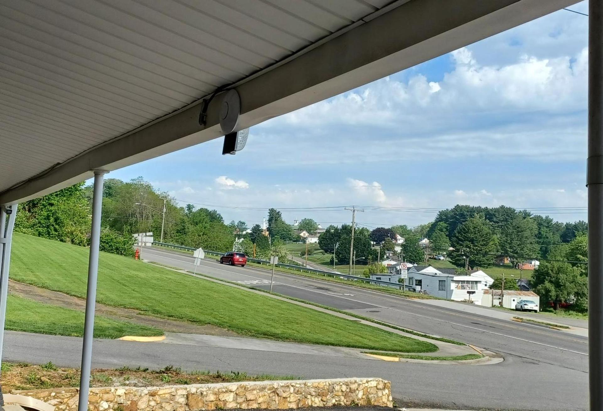 Knob Hill Motor Lodge photo 19