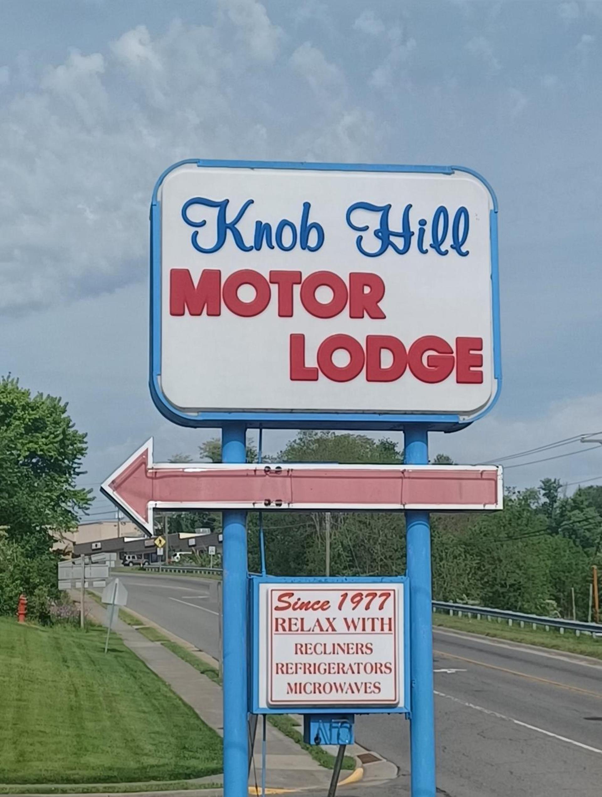 Knob Hill Motor Lodge photo 24