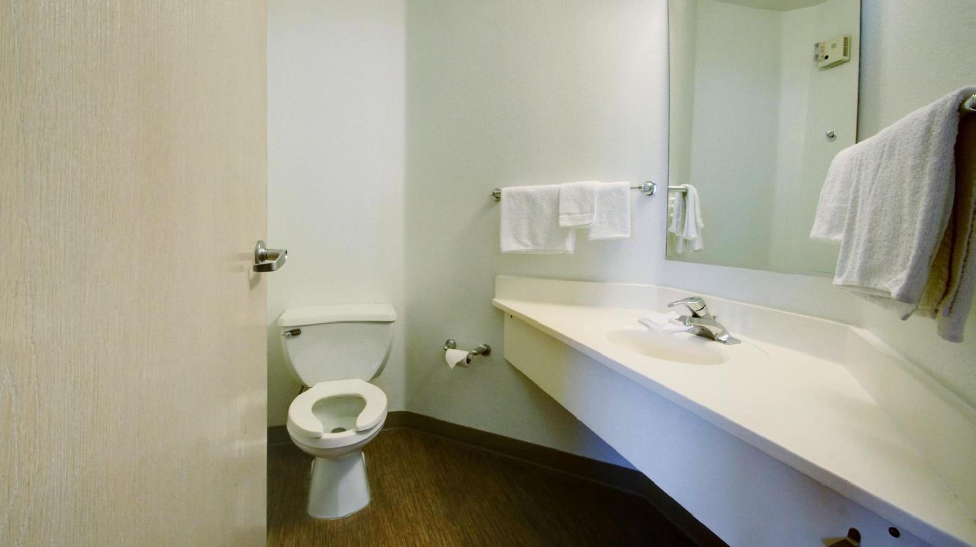 Motel 6 Lehi, UT - Thanksgiving Point photo 25
