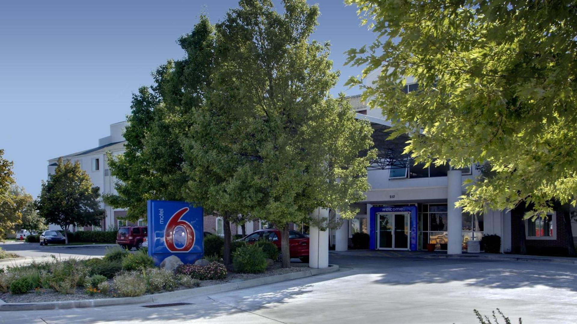 Motel 6 Lehi, UT - Thanksgiving Point photo 41