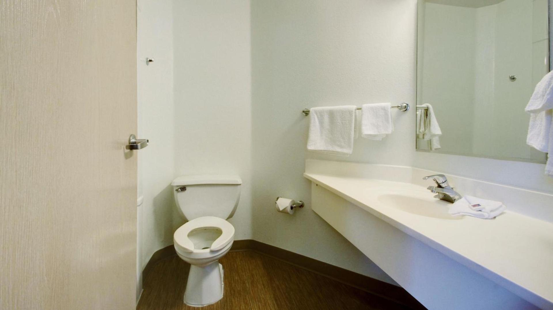 Motel 6 Lehi, UT - Thanksgiving Point photo 44