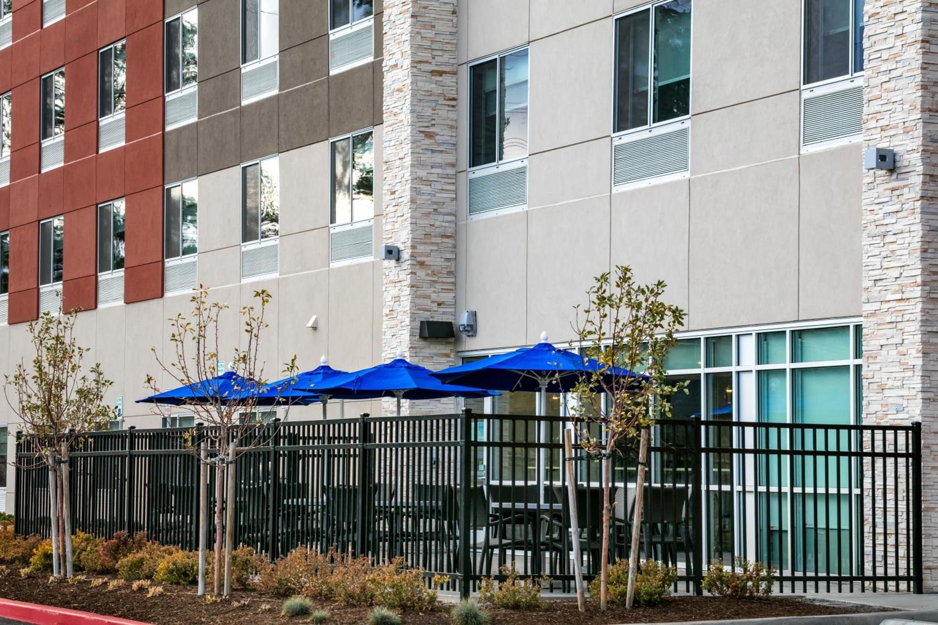 Holiday Inn Express & Suites - Bend South by IHG photo 43