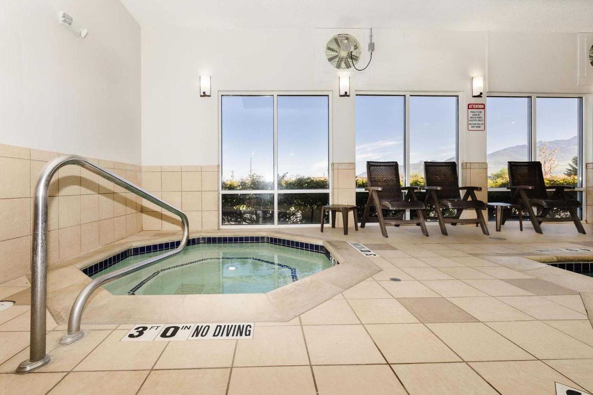 Comfort Inn & Suites Logan Near University photo 24
