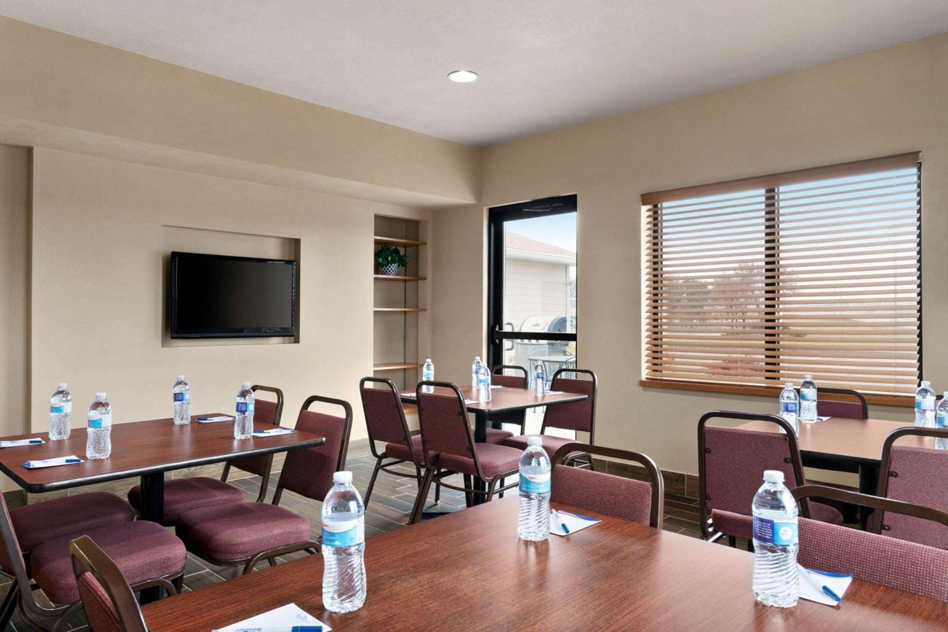 Baymont by Wyndham Sioux Falls North,I-29,Russell St, Airport photo 16