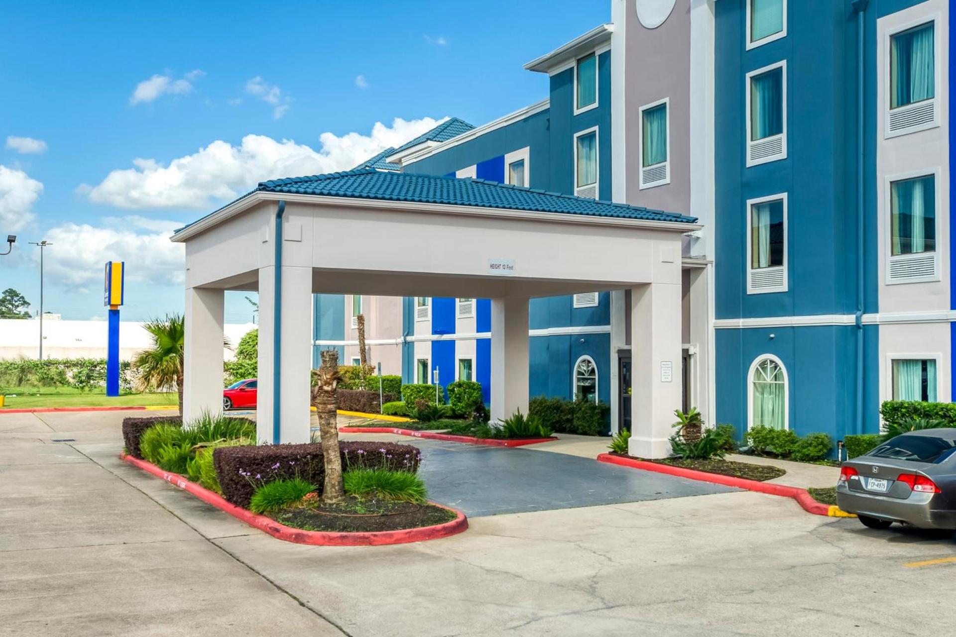 Comfort Inn & Suites Houston FM1960 - Champions photo 41