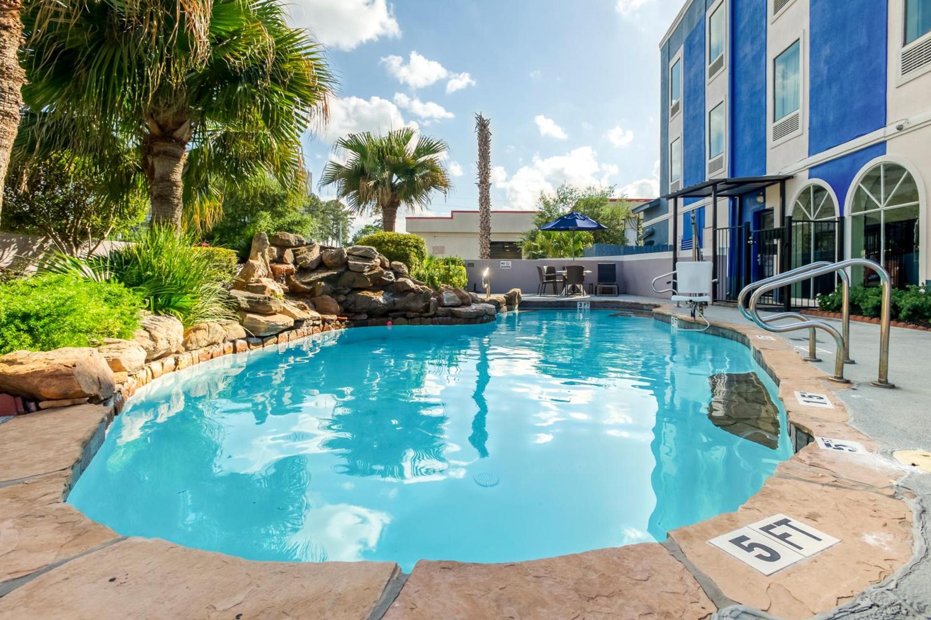 Comfort Inn & Suites Houston FM1960 - Champions photo 43
