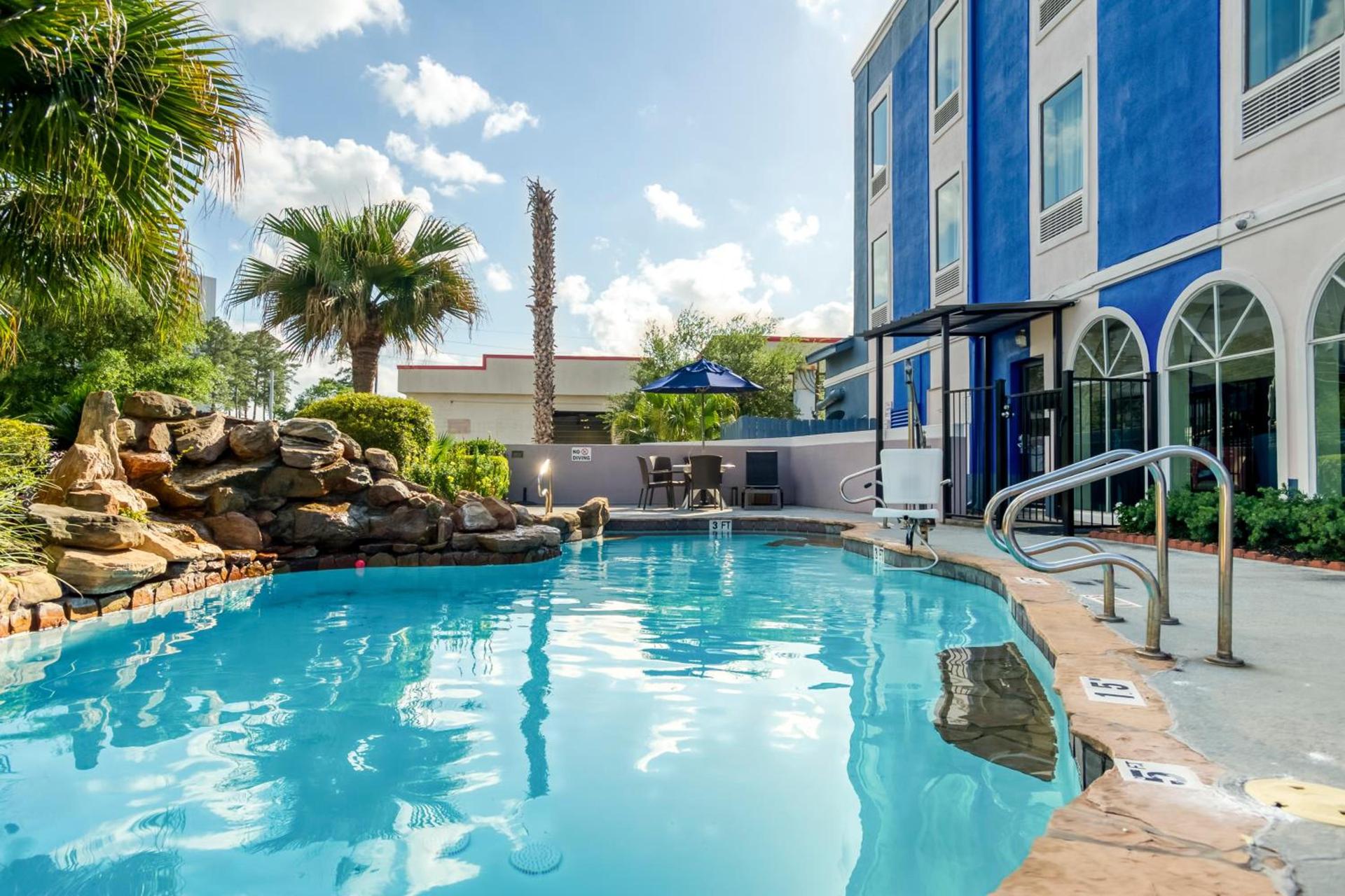 Comfort Inn & Suites Houston FM1960 - Champions photo 42