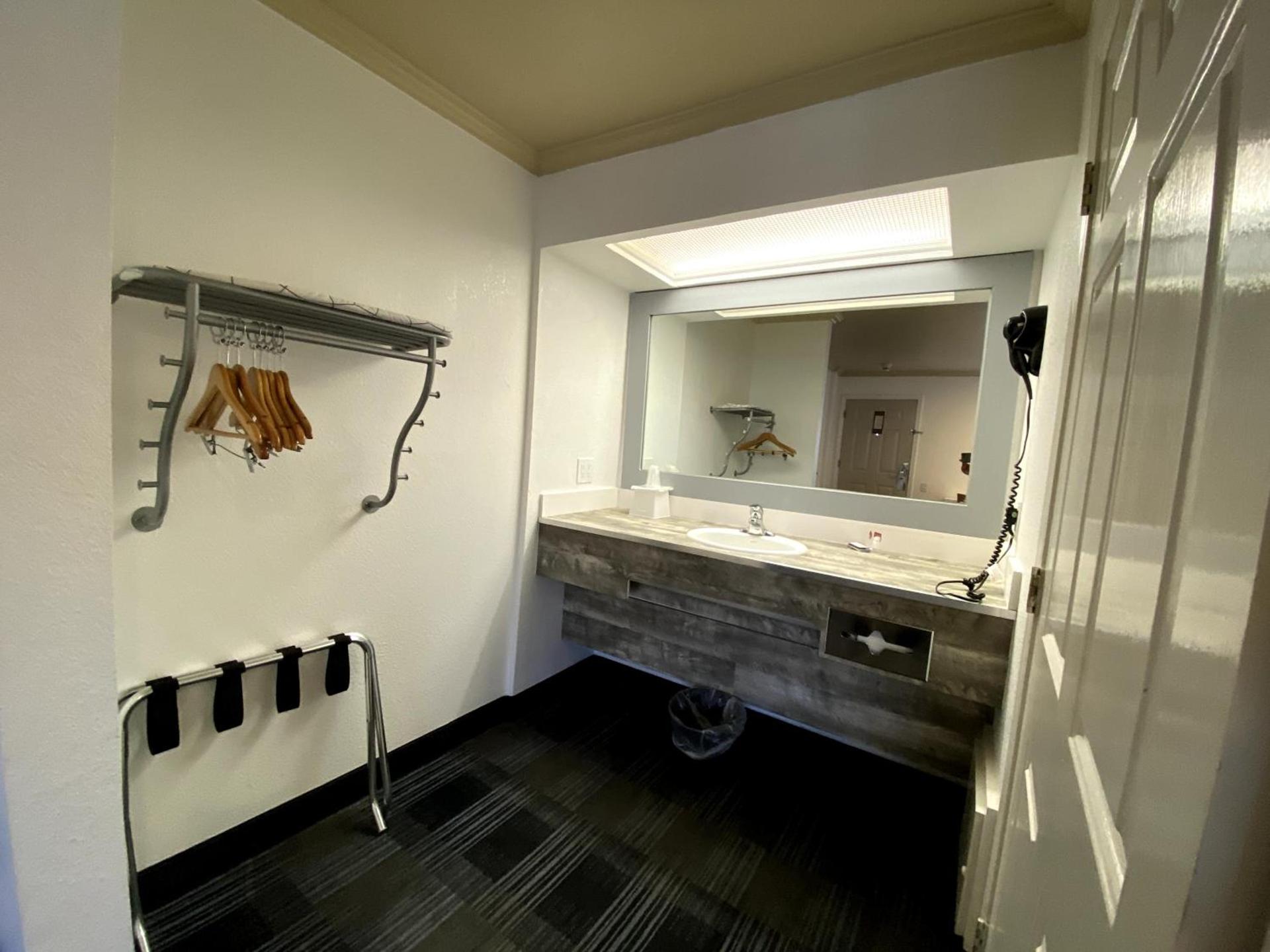 BridgePoint Inn Daly City photo 12