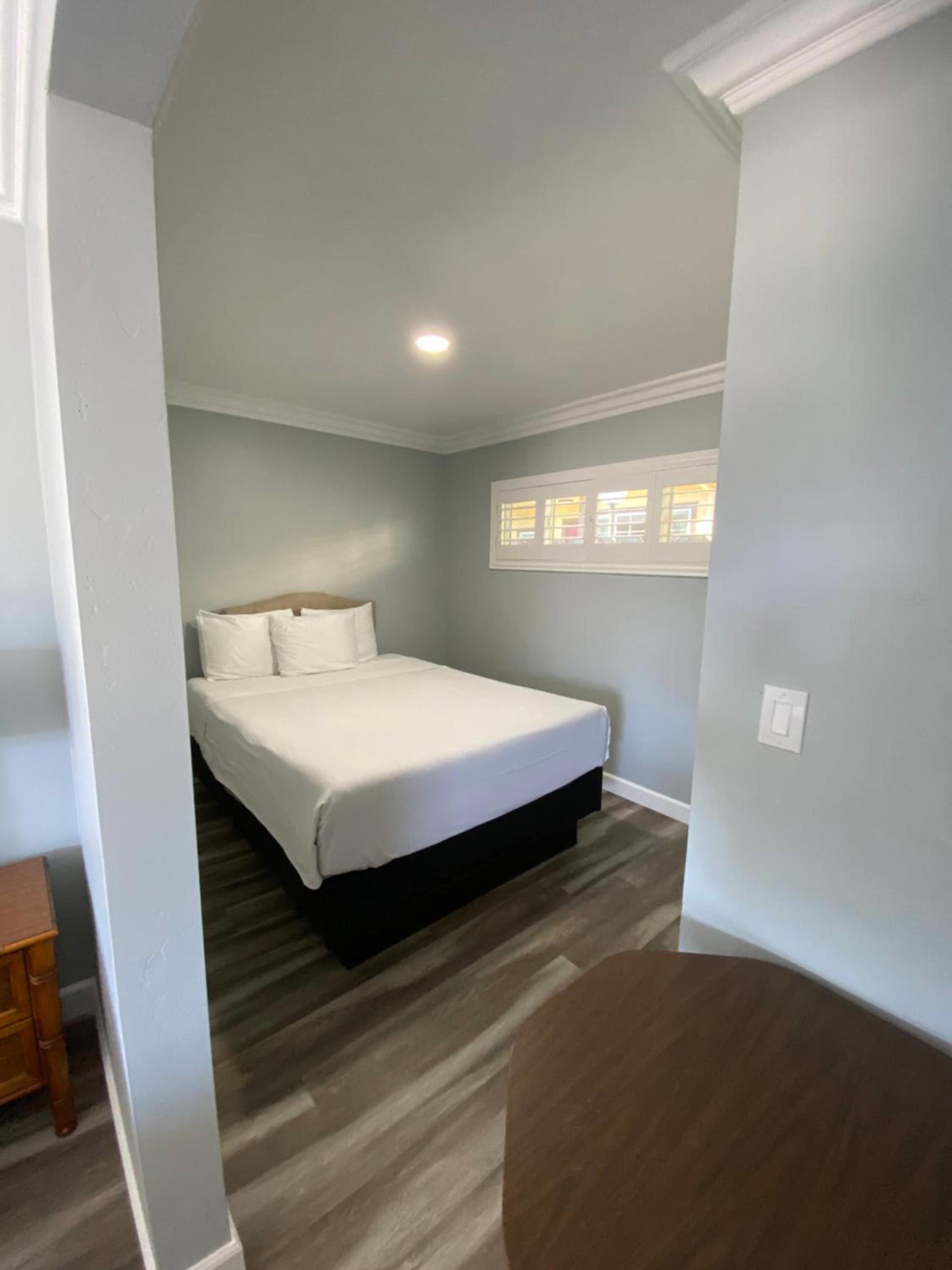 Lone Oak Lodge photo 26