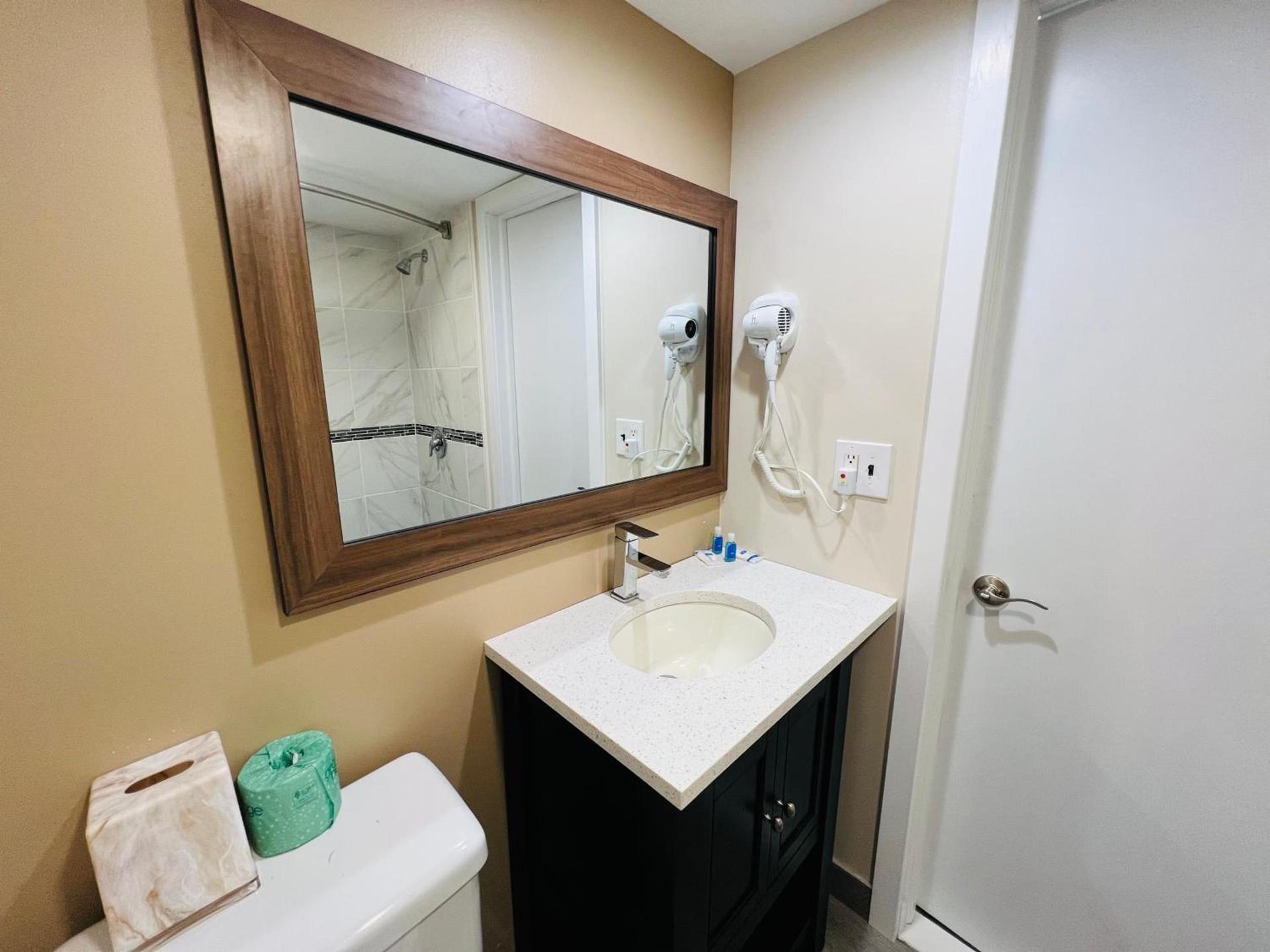 Rodeway Inn Oceanview photo 36