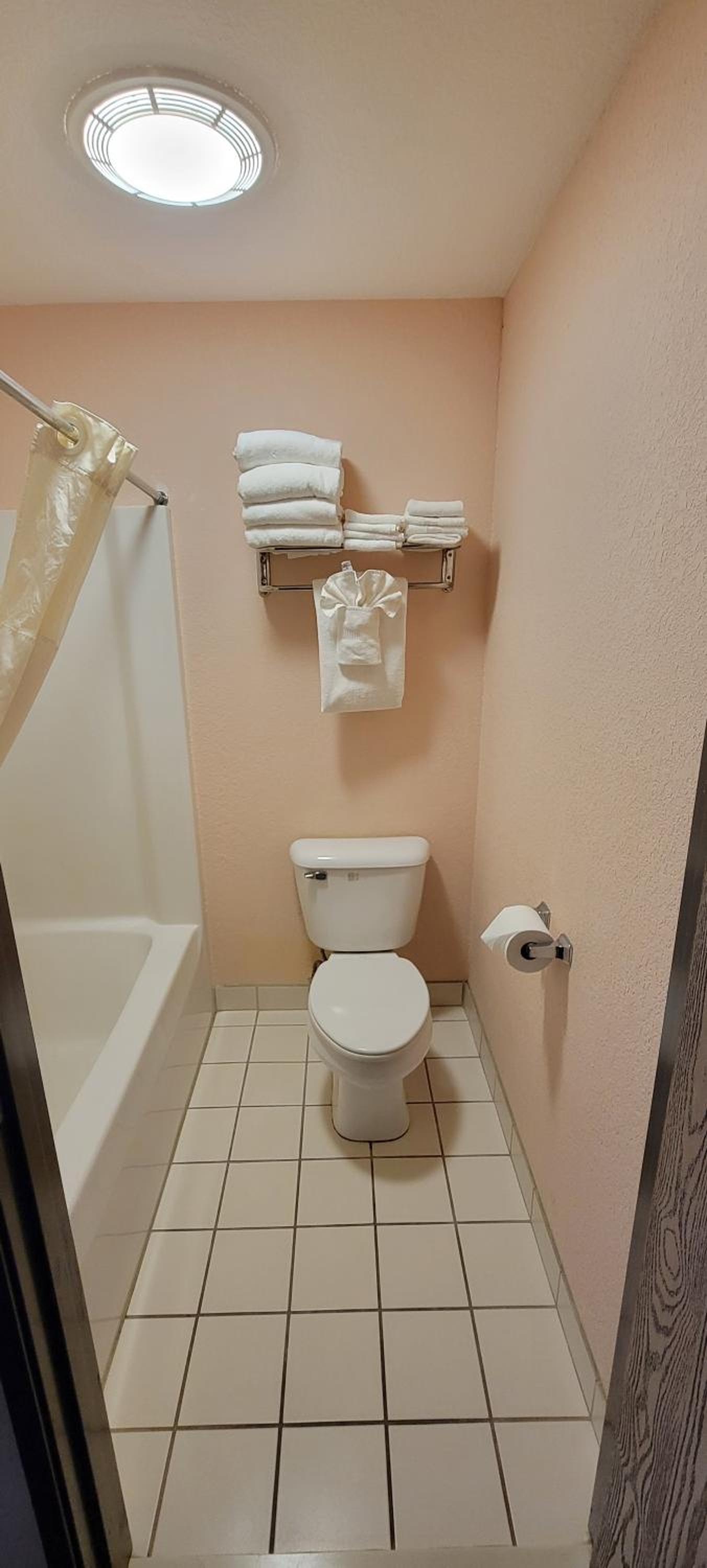 Mackinaw Budget Inn photo 10