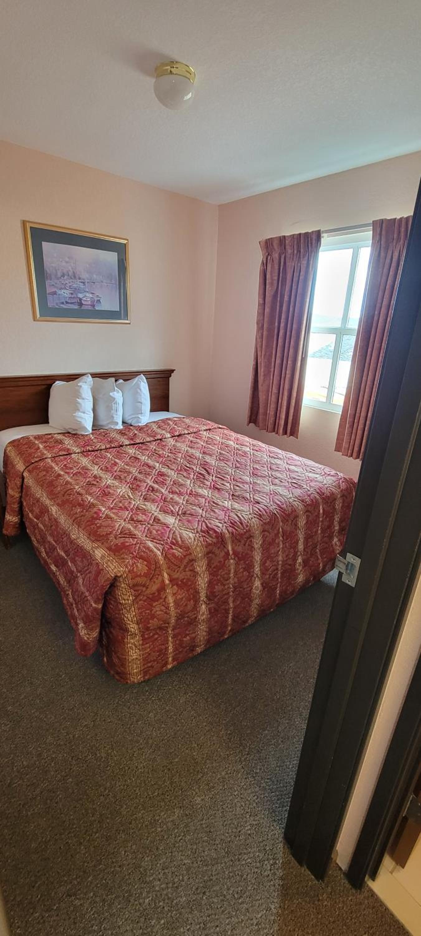 Mackinaw Budget Inn photo 15