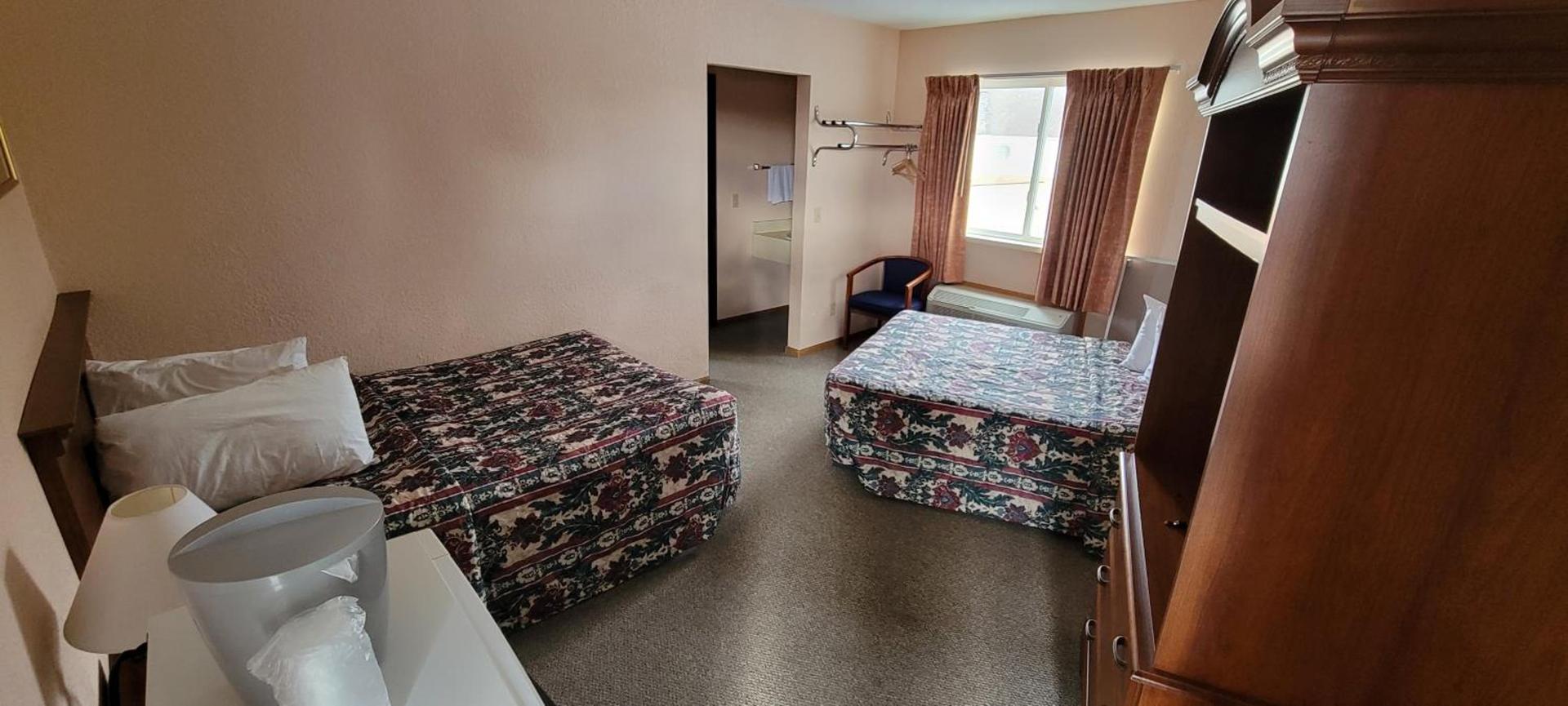 Mackinaw Budget Inn photo 13