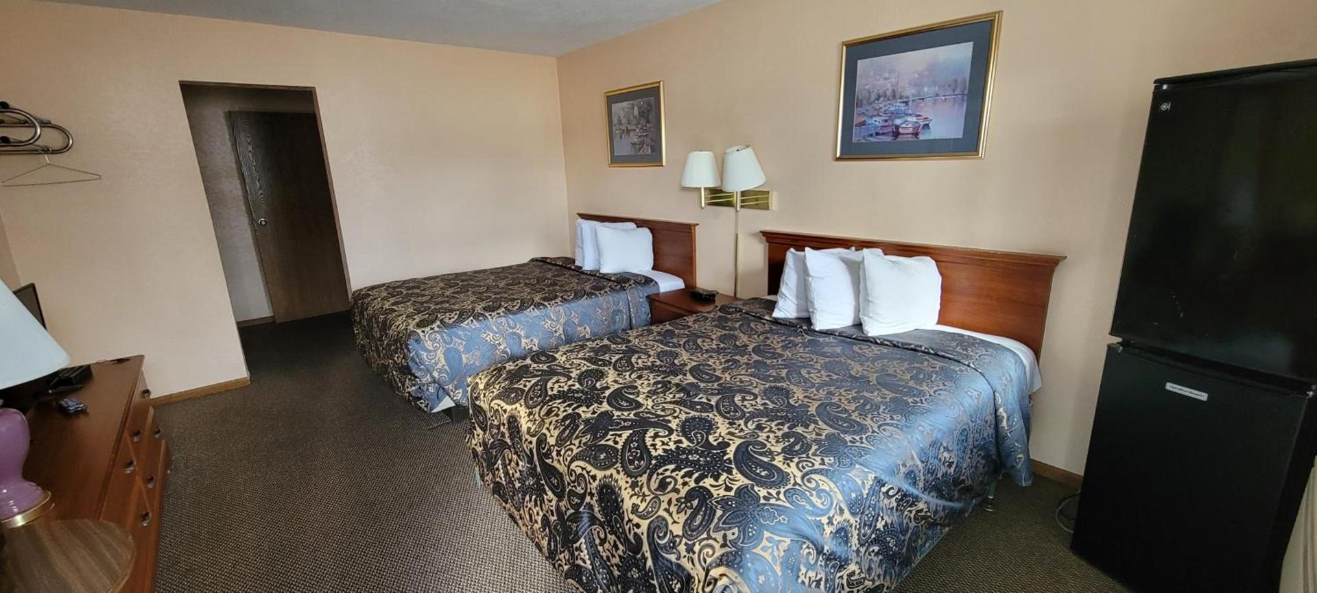 Mackinaw Budget Inn photo 14