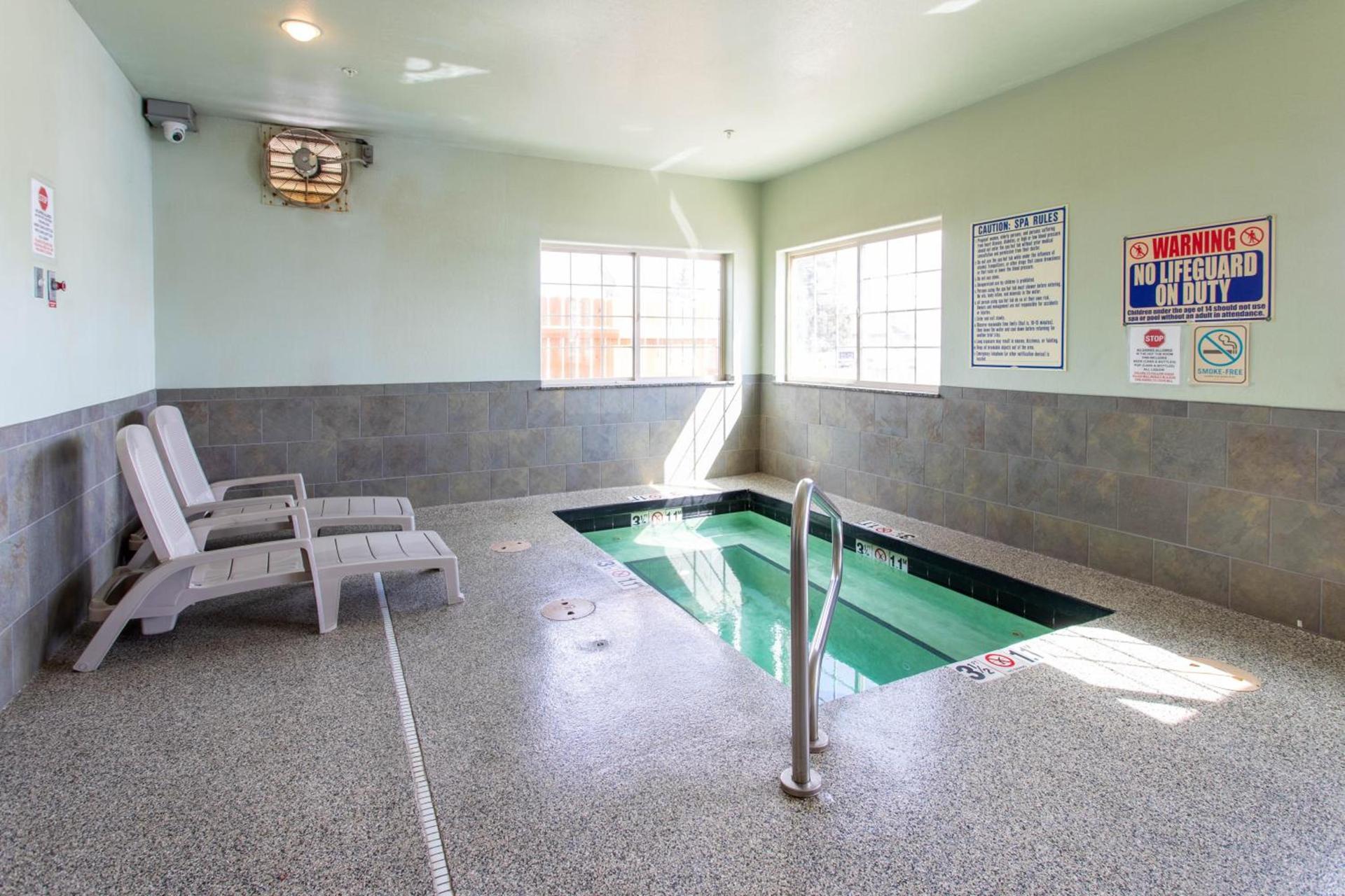 North Park Inn & Suites photo 11