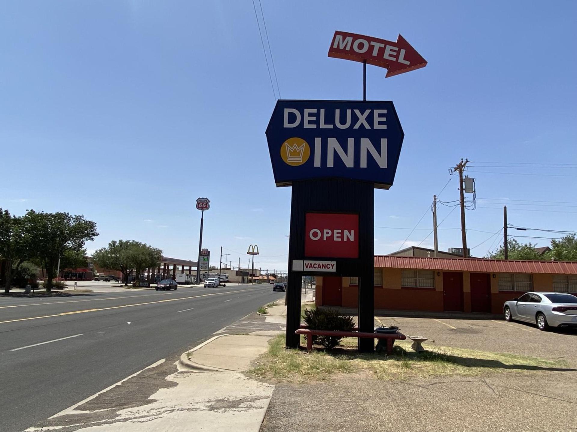 Rodeway Inn photo 1