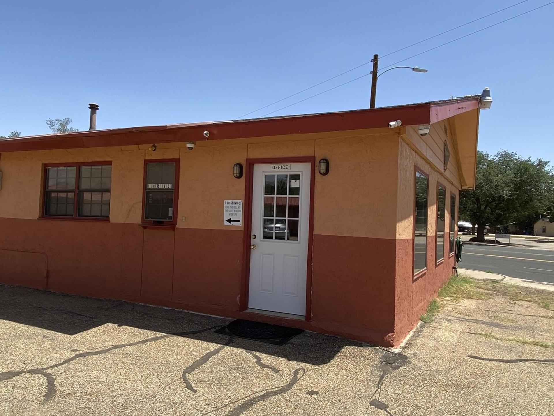 Rodeway Inn photo 2