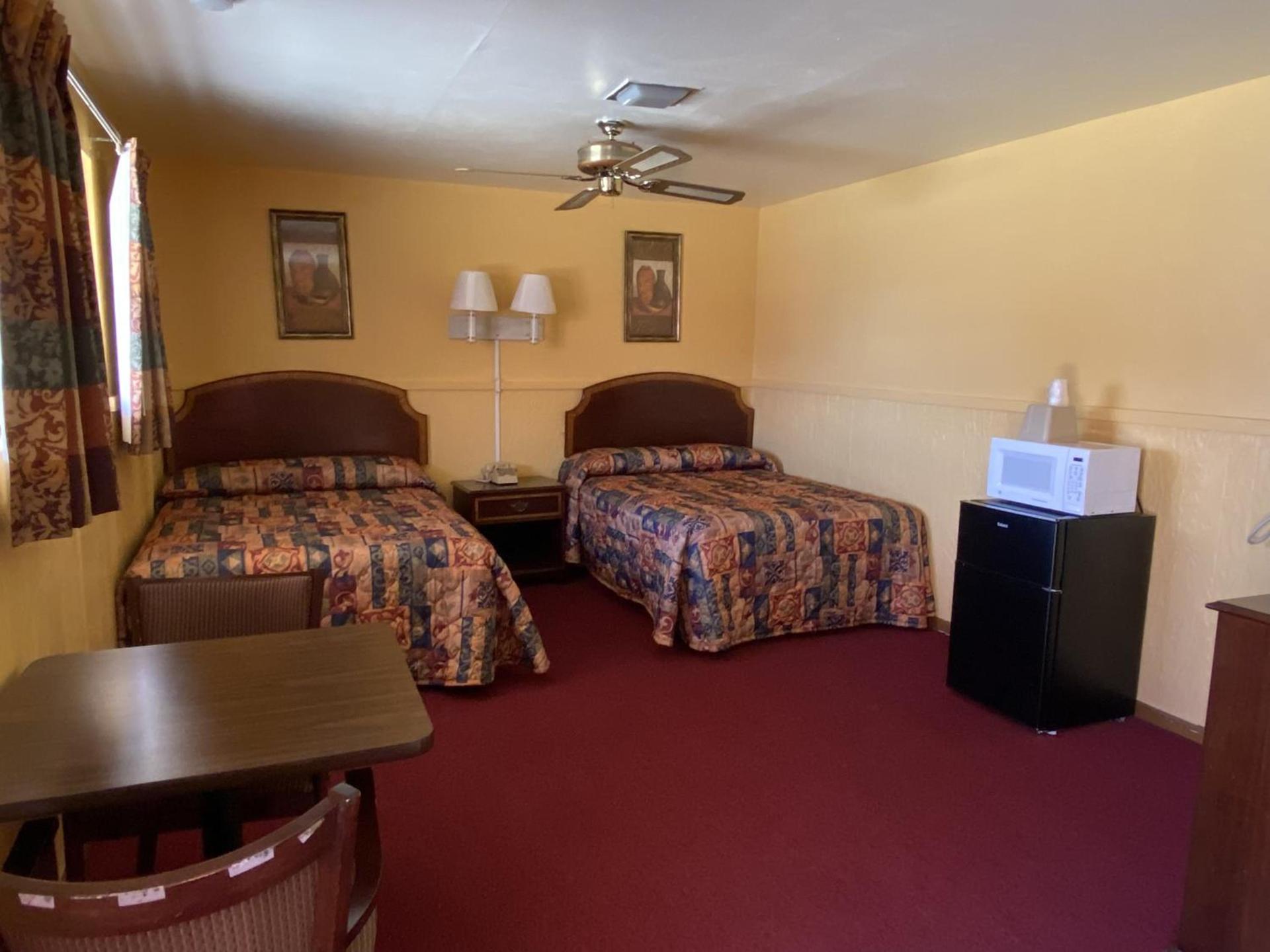 Rodeway Inn photo 7