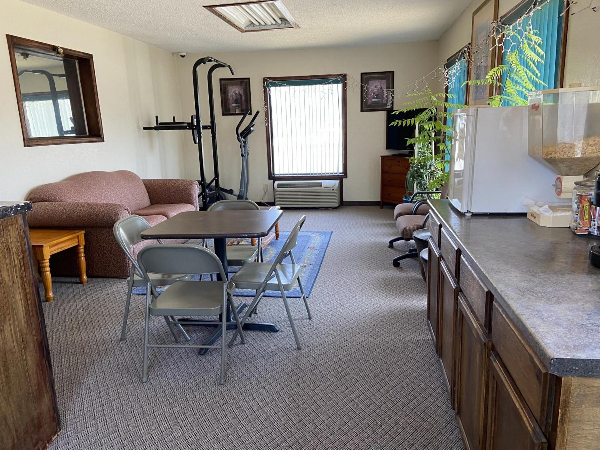 Rodeway Inn photo 13