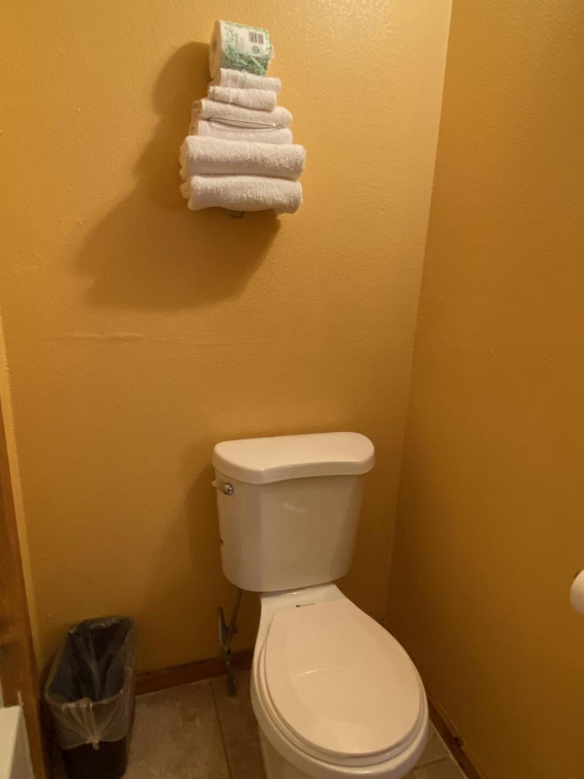 Rodeway Inn photo 12