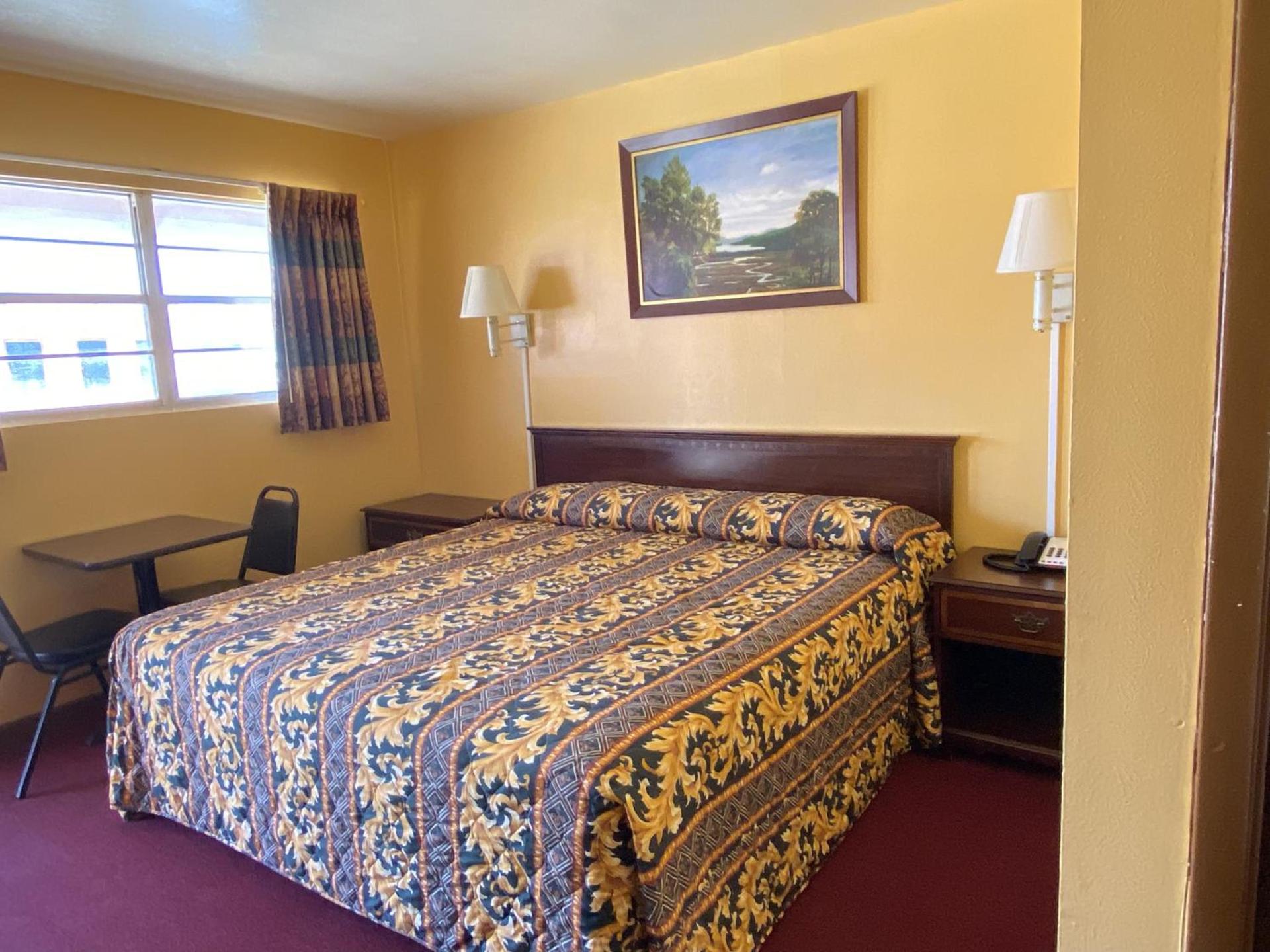 Rodeway Inn photo 10