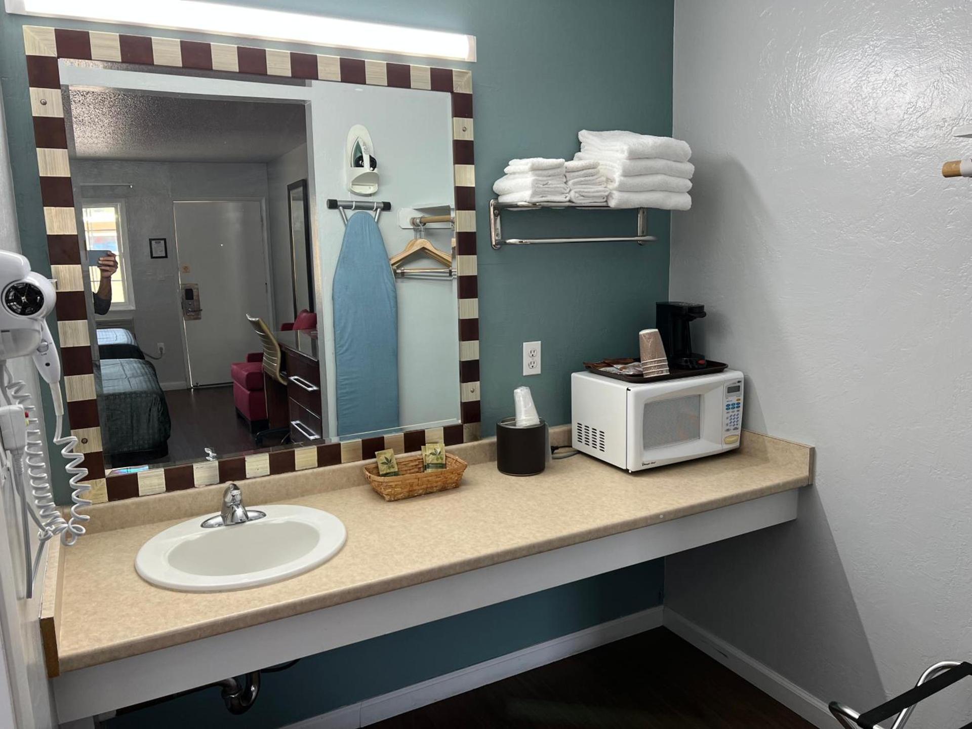 Sunset Inn photo 20