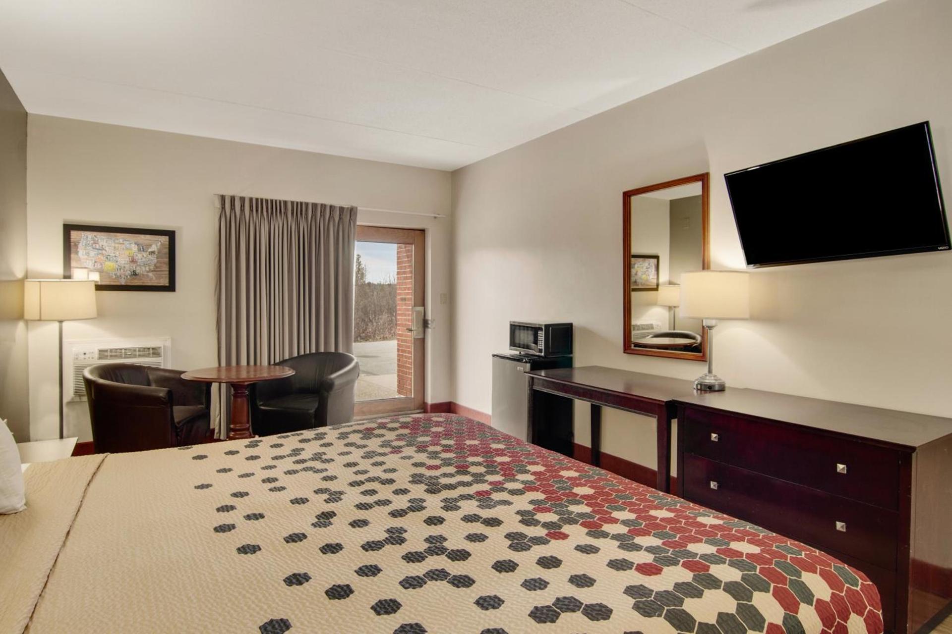 Econo Lodge Cadillac by Choice photo 34