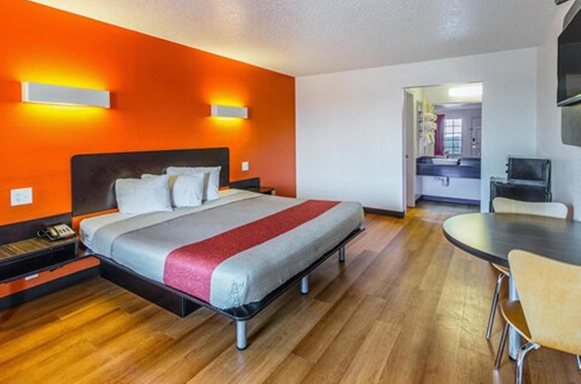 Motel 6-Waxahachie, TX photo 47